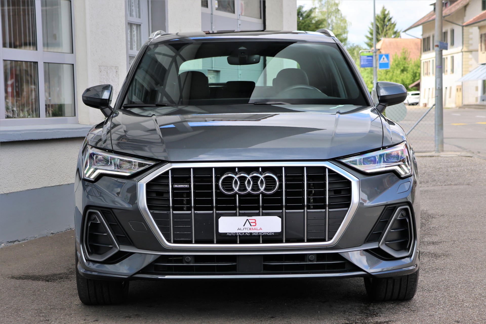 AUDI Q3 40 TDI S line quattro S-tronic (CH)-image-1