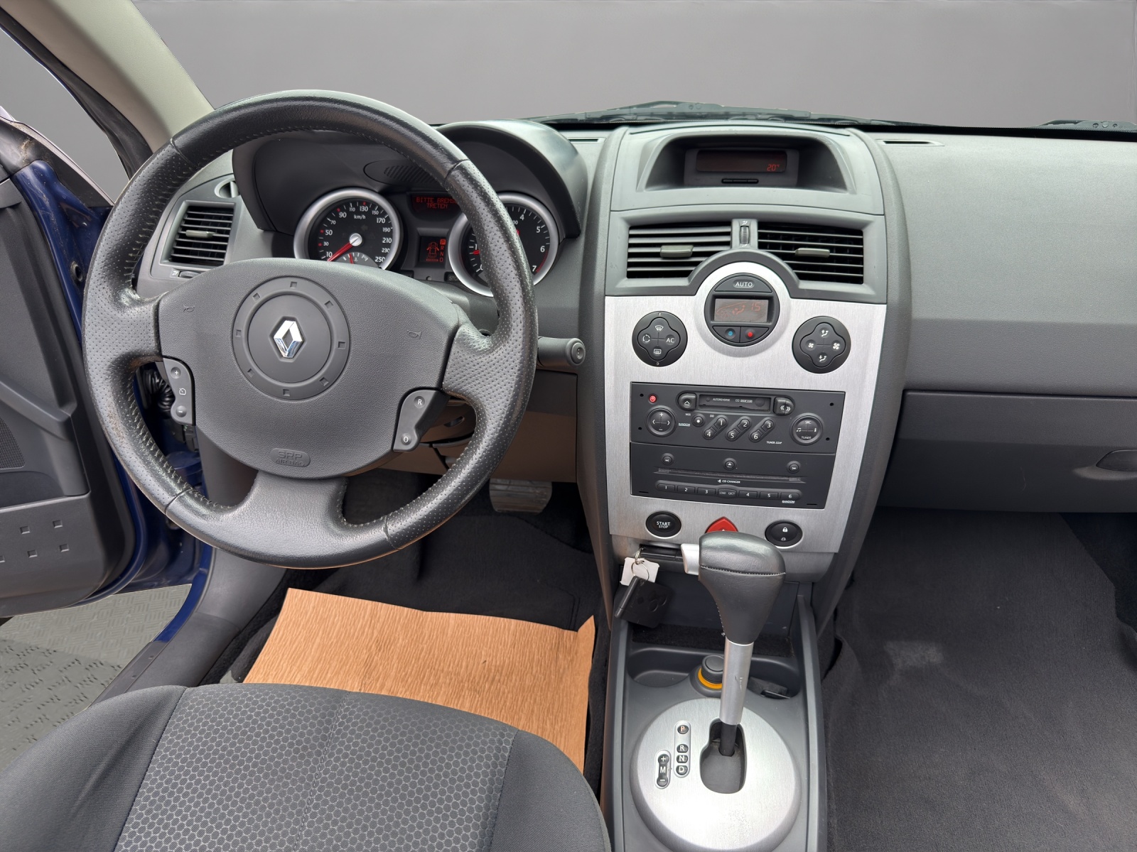 RENAULT Mégane C-C 2.0 16V Dynamique Confort-image-13