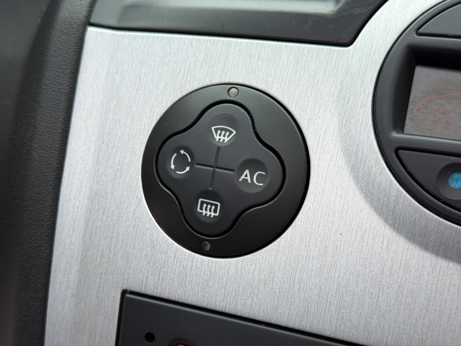 RENAULT Mégane C-C 2.0 16V Dynamique Confort-image-15