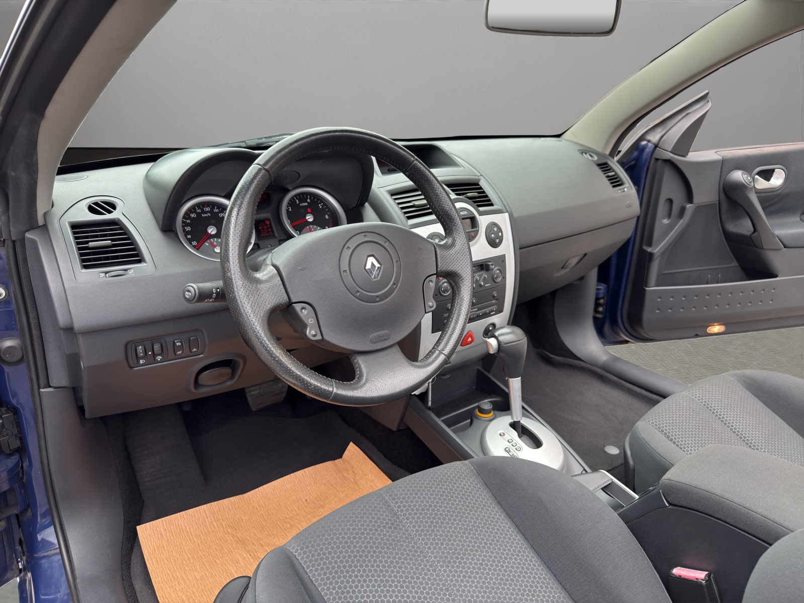 RENAULT Mégane C-C 2.0 16V Dynamique Confort-image-9