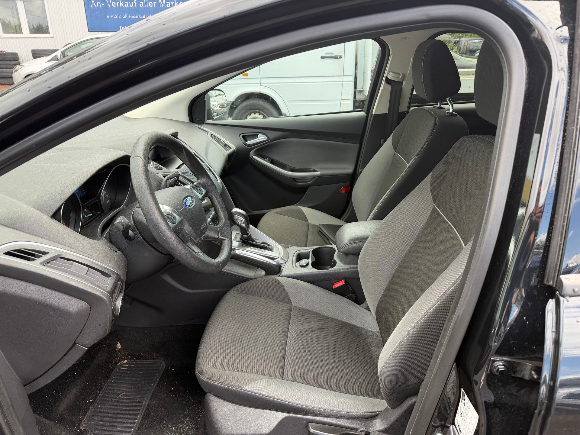 FORD Focus 1.6i VCT Trend PowerShift-image-6