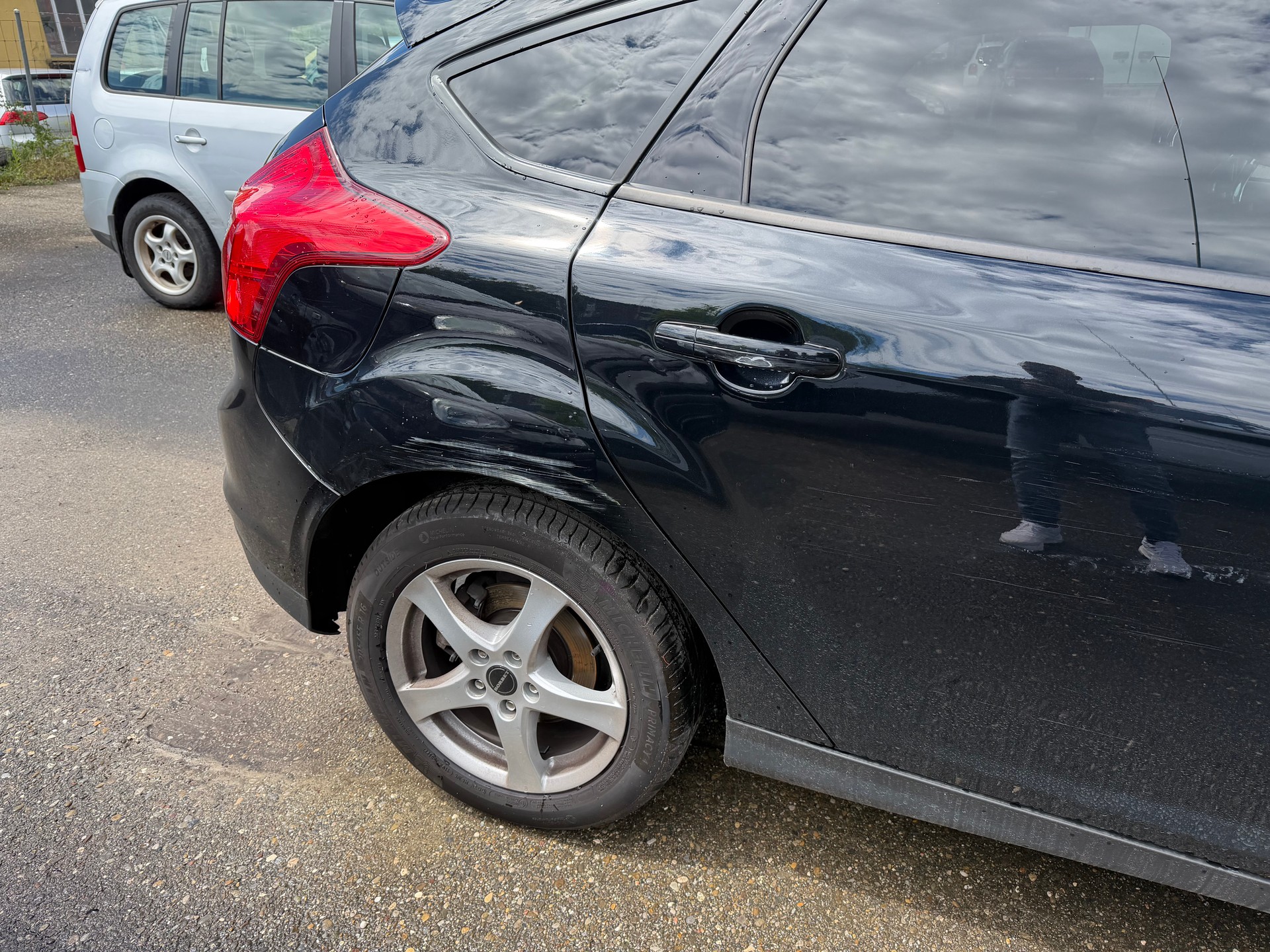 FORD Focus 1.6i VCT Trend PowerShift-image-2