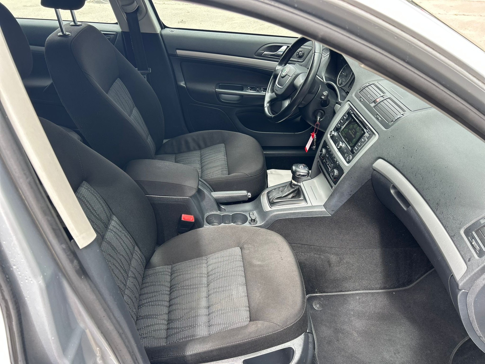 SKODA Octavia Combi 2.0 TDI Ambition 4x4 DSG-image-6