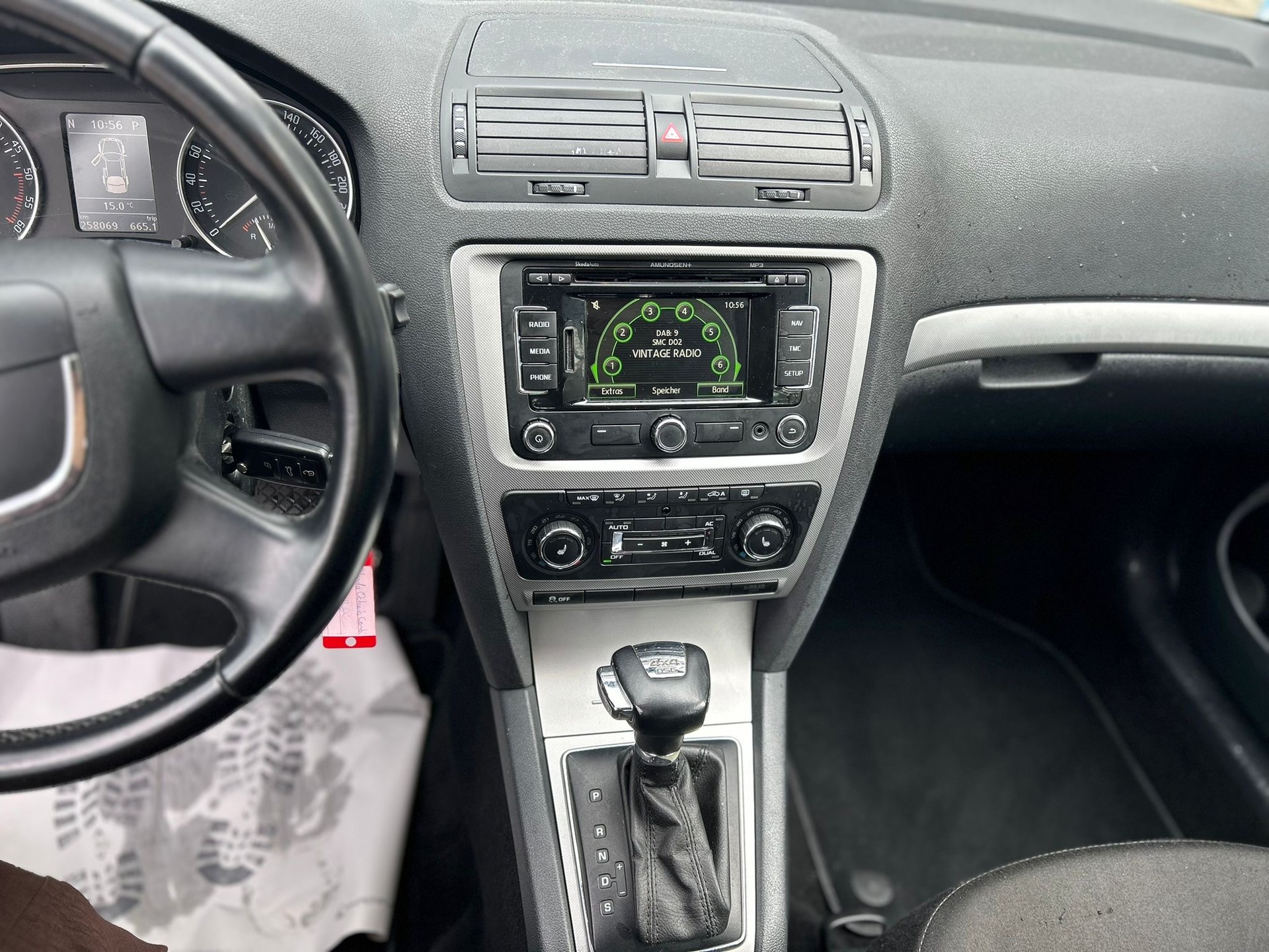 SKODA Octavia Combi 2.0 TDI Ambition 4x4 DSG-image-7