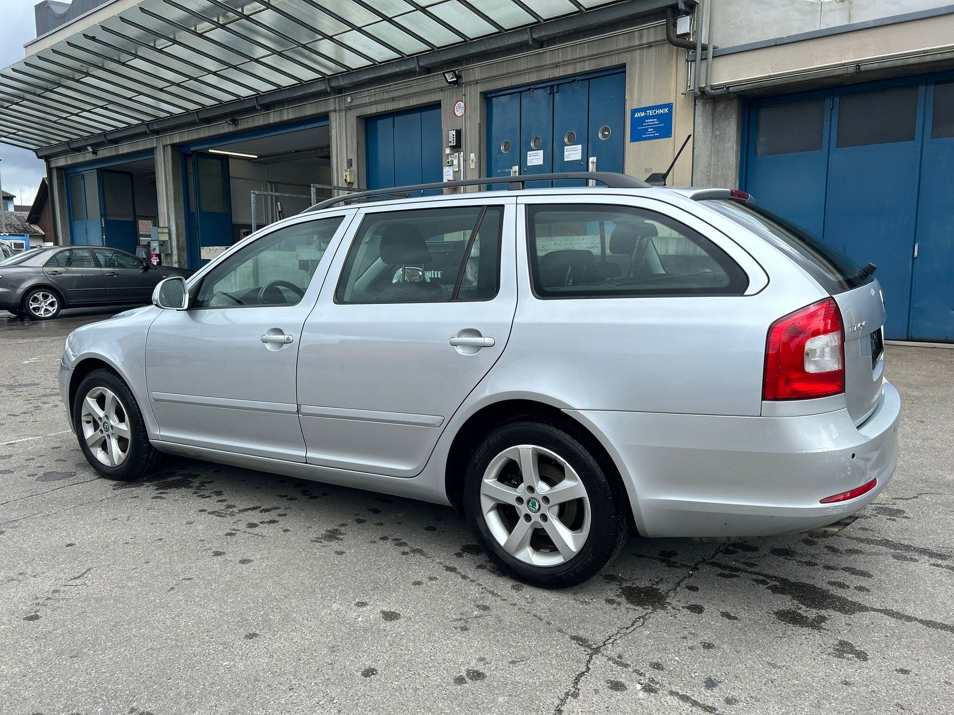 SKODA Octavia Combi 2.0 TDI Ambition 4x4 DSG-image-3