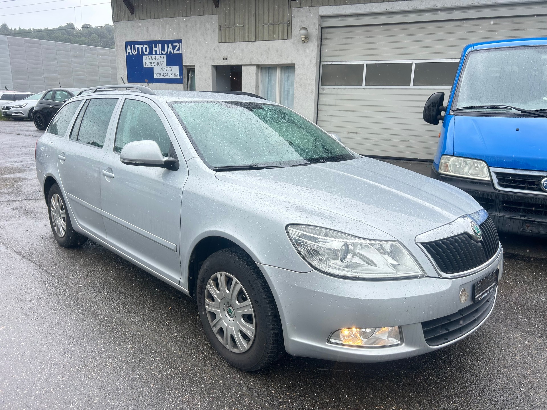 SKODA Octavia Combi 1.6 TDI Ambition DSG-image-2