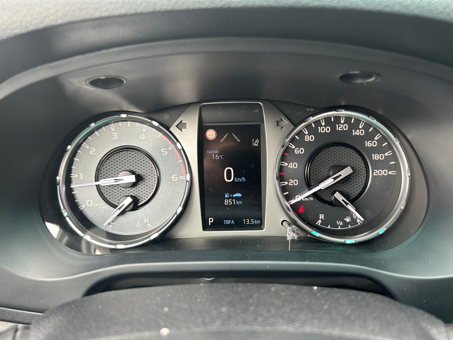 TOYOTA Hilux Double Cab.-Pick-up 2.8 D-4D MHEV 204 Style-image-13