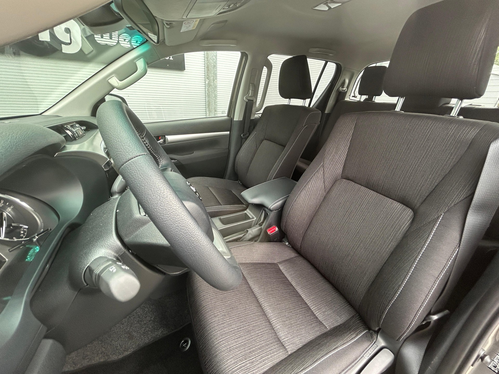 TOYOTA Hilux Double Cab.-Pick-up 2.8 D-4D MHEV 204 Style-image-6
