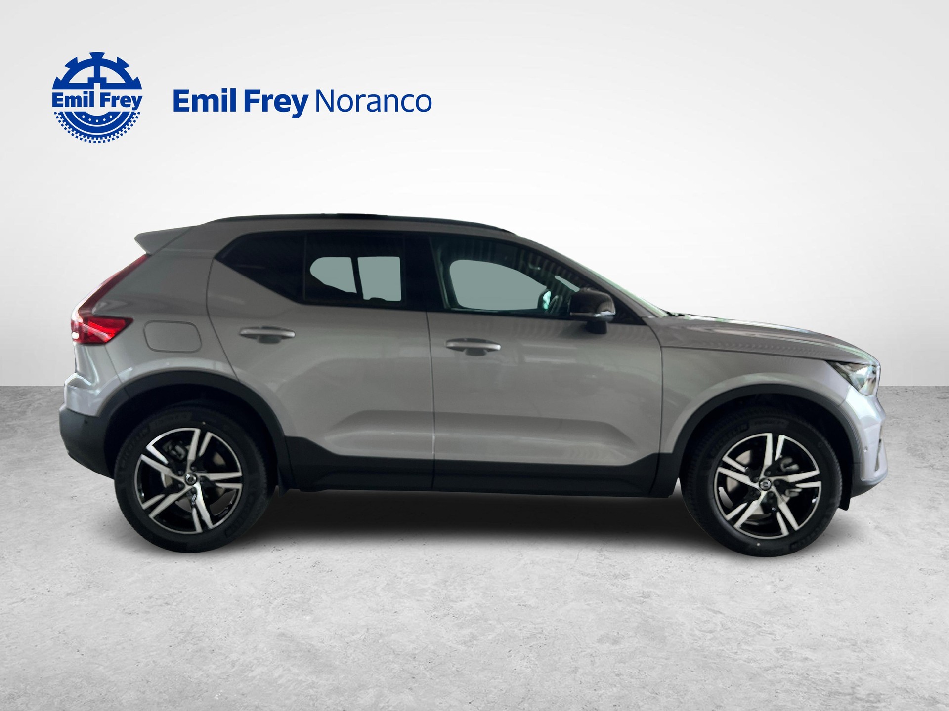 VOLVO XC40 2.0 B3 MH Plus Dark-image-3
