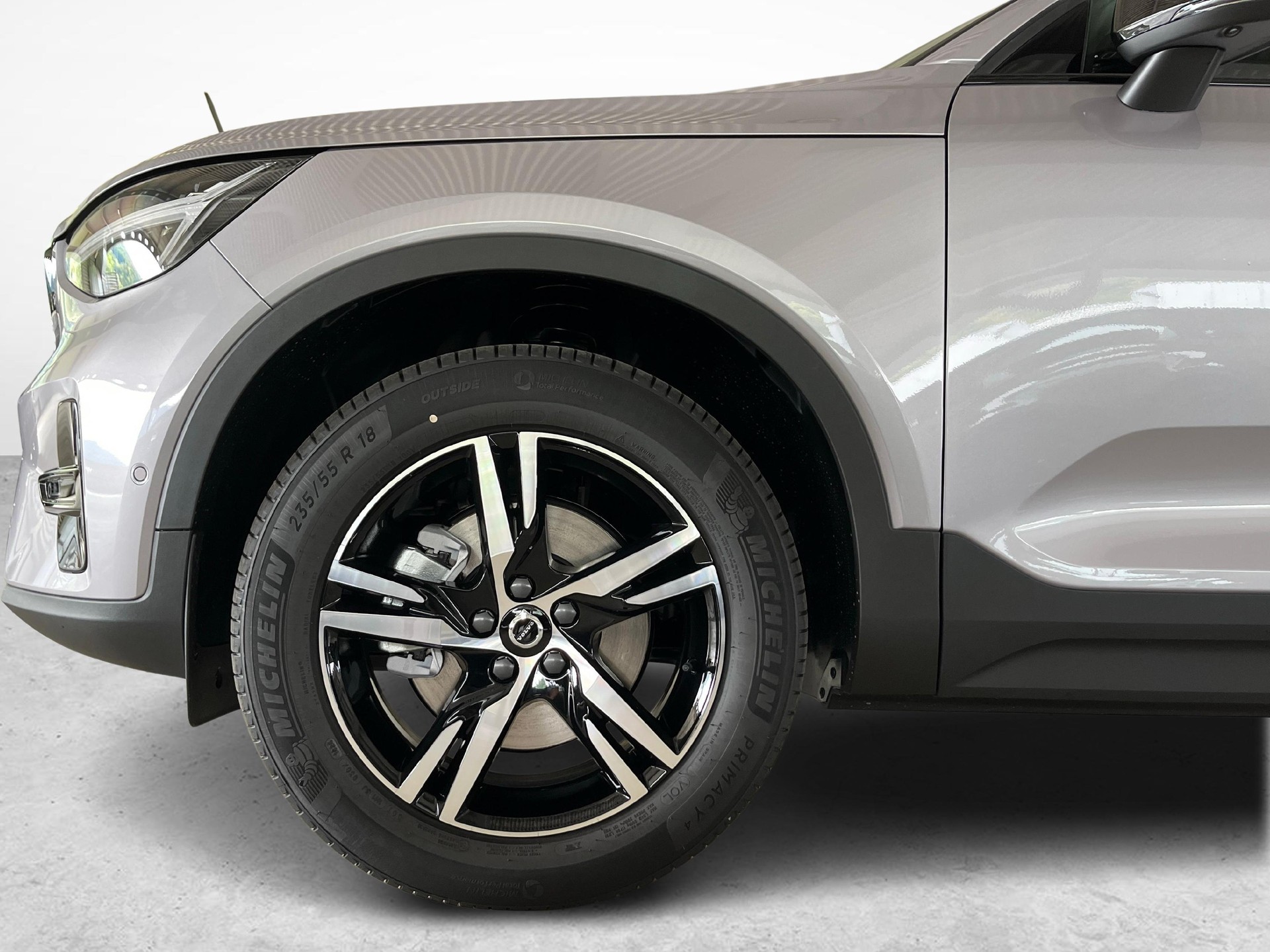 VOLVO XC40 2.0 B3 MH Plus Dark-image-14