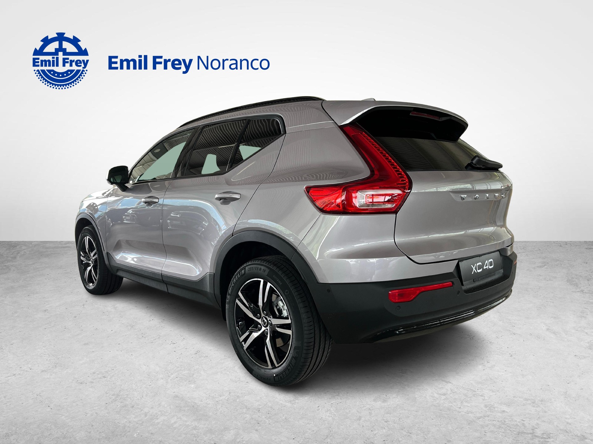 VOLVO XC40 2.0 B3 MH Plus Dark-image-4