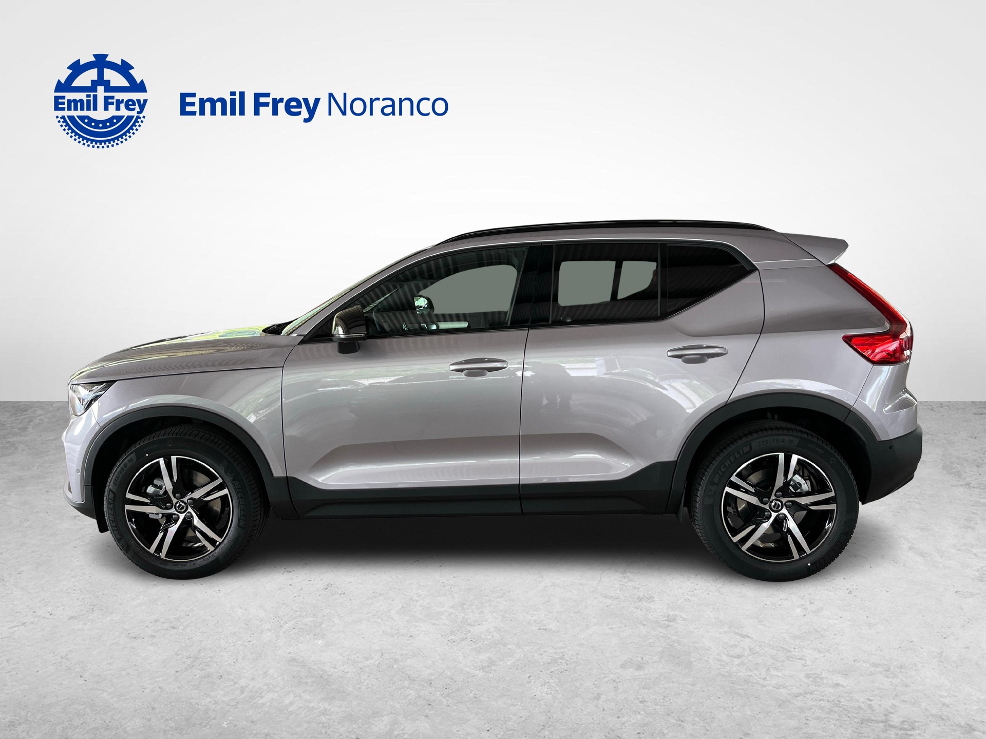 VOLVO XC40 2.0 B3 MH Plus Dark-image-2