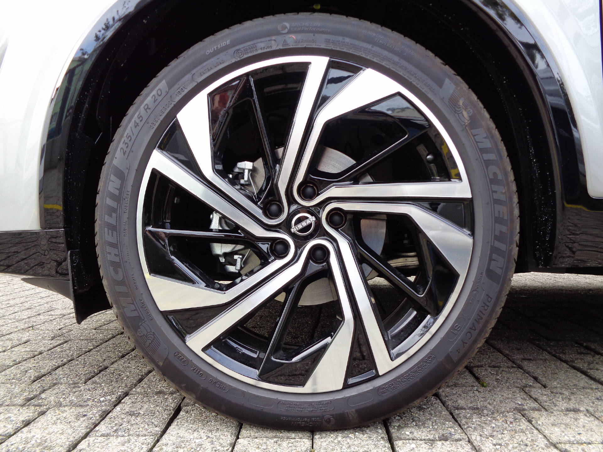 NISSAN Qashqai 1.3 DIG-T Tekna+ 4x4-image-6
