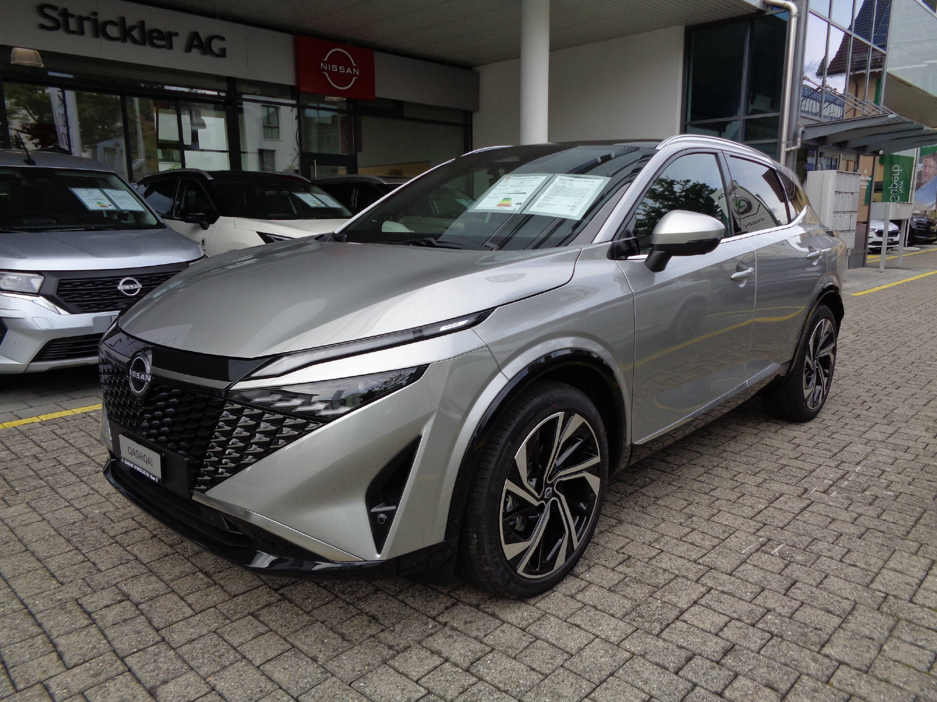 NISSAN Qashqai 1.3 DIG-T Tekna+ 4x4-image-0
