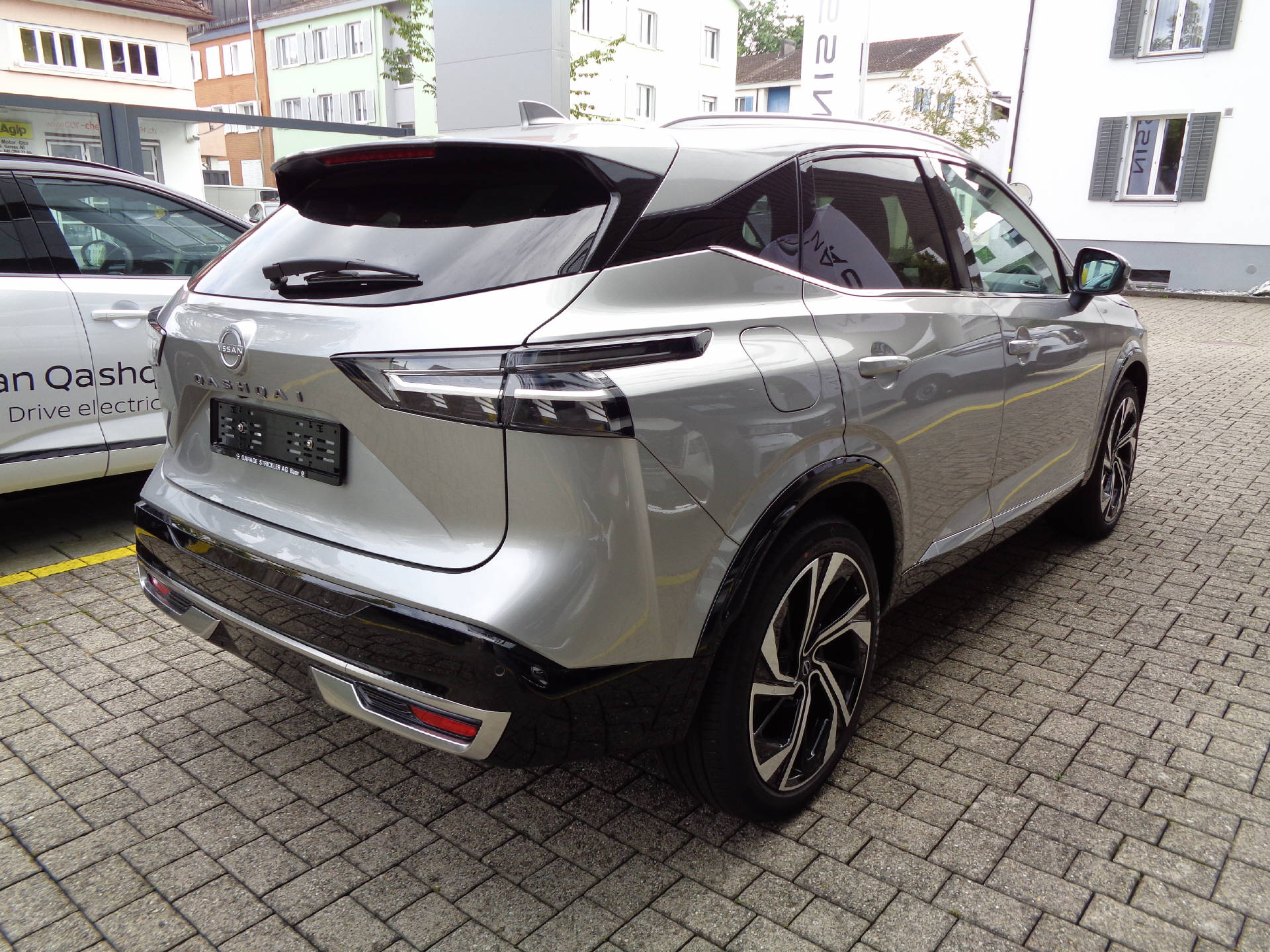 NISSAN Qashqai 1.3 DIG-T Tekna+ 4x4-image-3