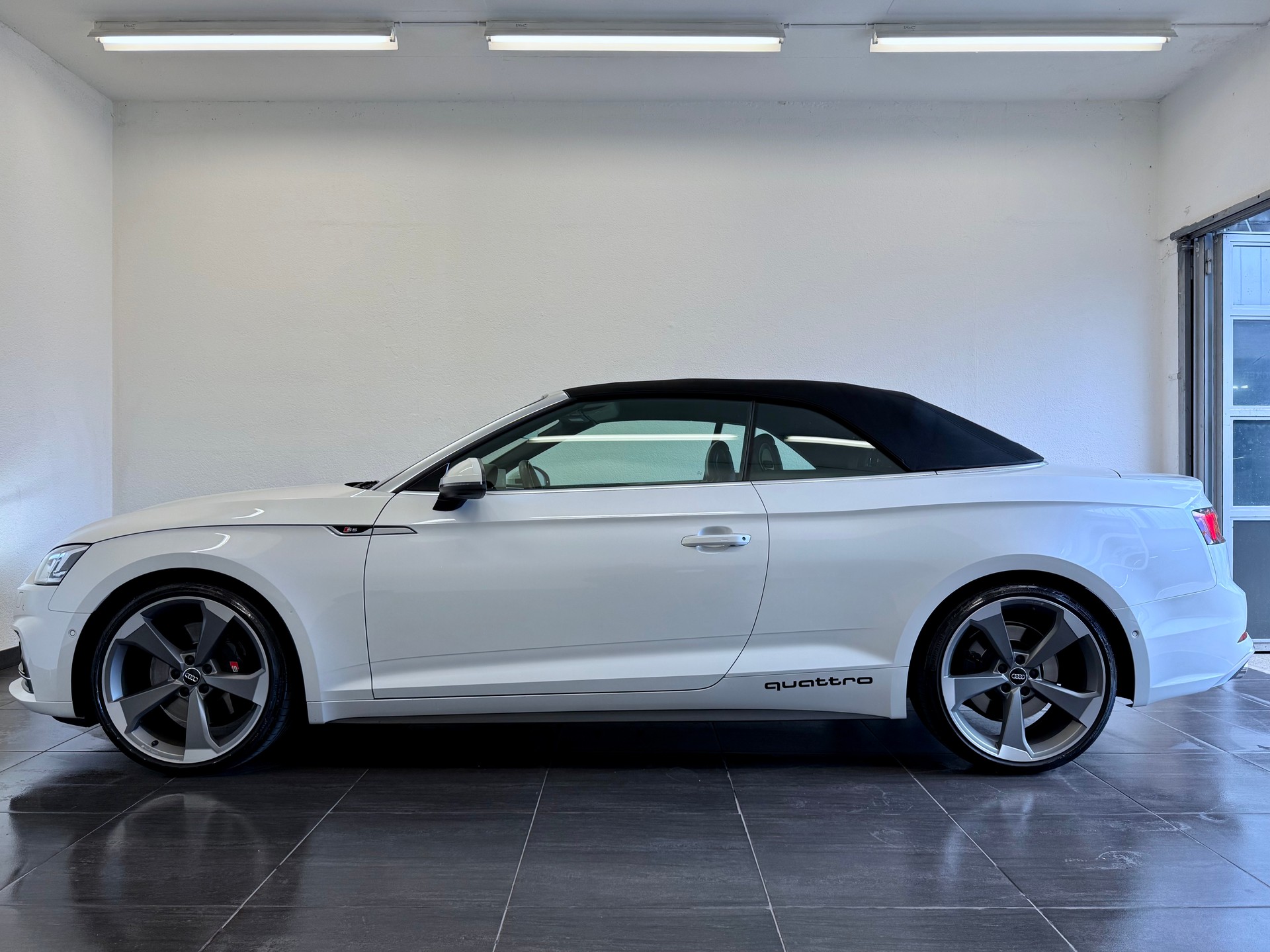 AUDI S5 Cabriolet 3.0 TFSI quattro tiptronic-image-32