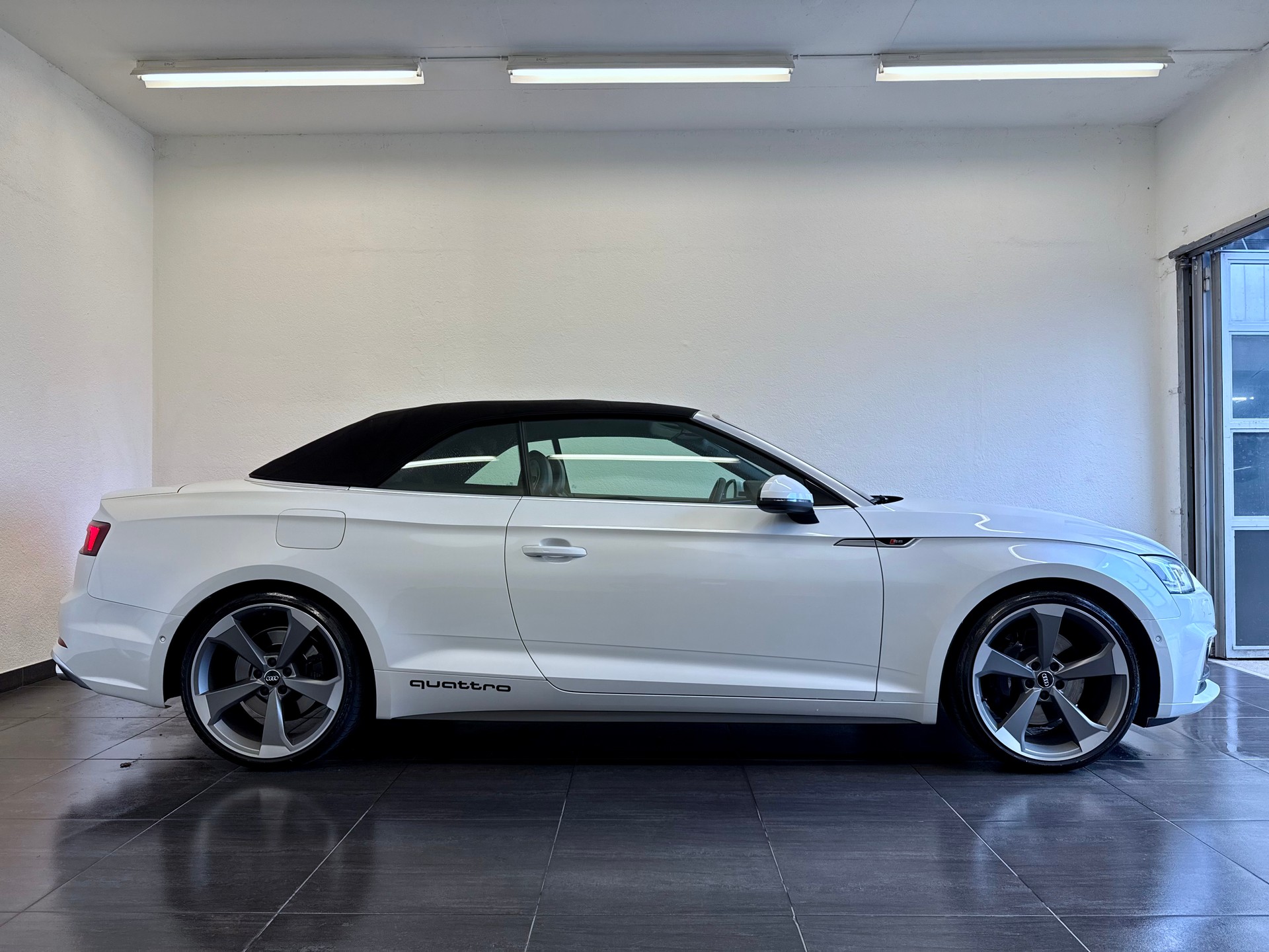 AUDI S5 Cabriolet 3.0 TFSI quattro tiptronic-image-27