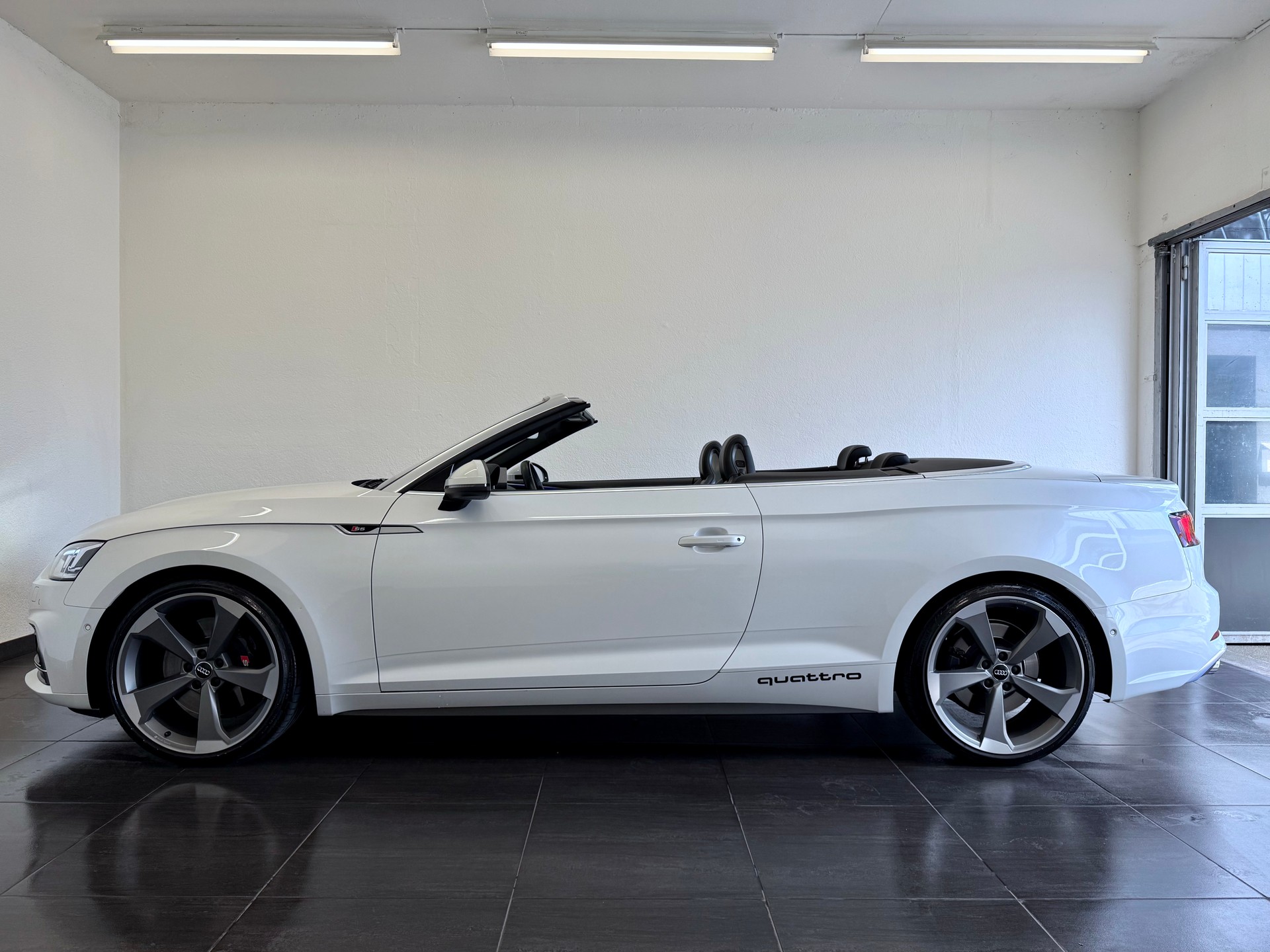 AUDI S5 Cabriolet 3.0 TFSI quattro tiptronic-image-6
