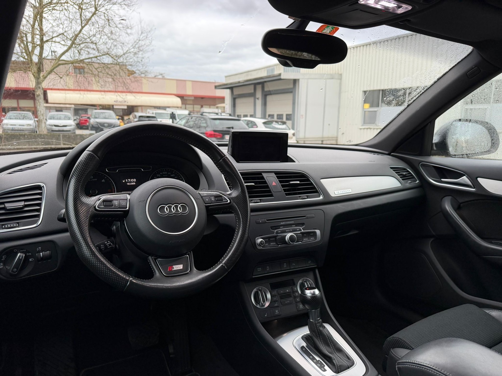 AUDI Q3 2.0 TDI quattro S-tronic-image-8