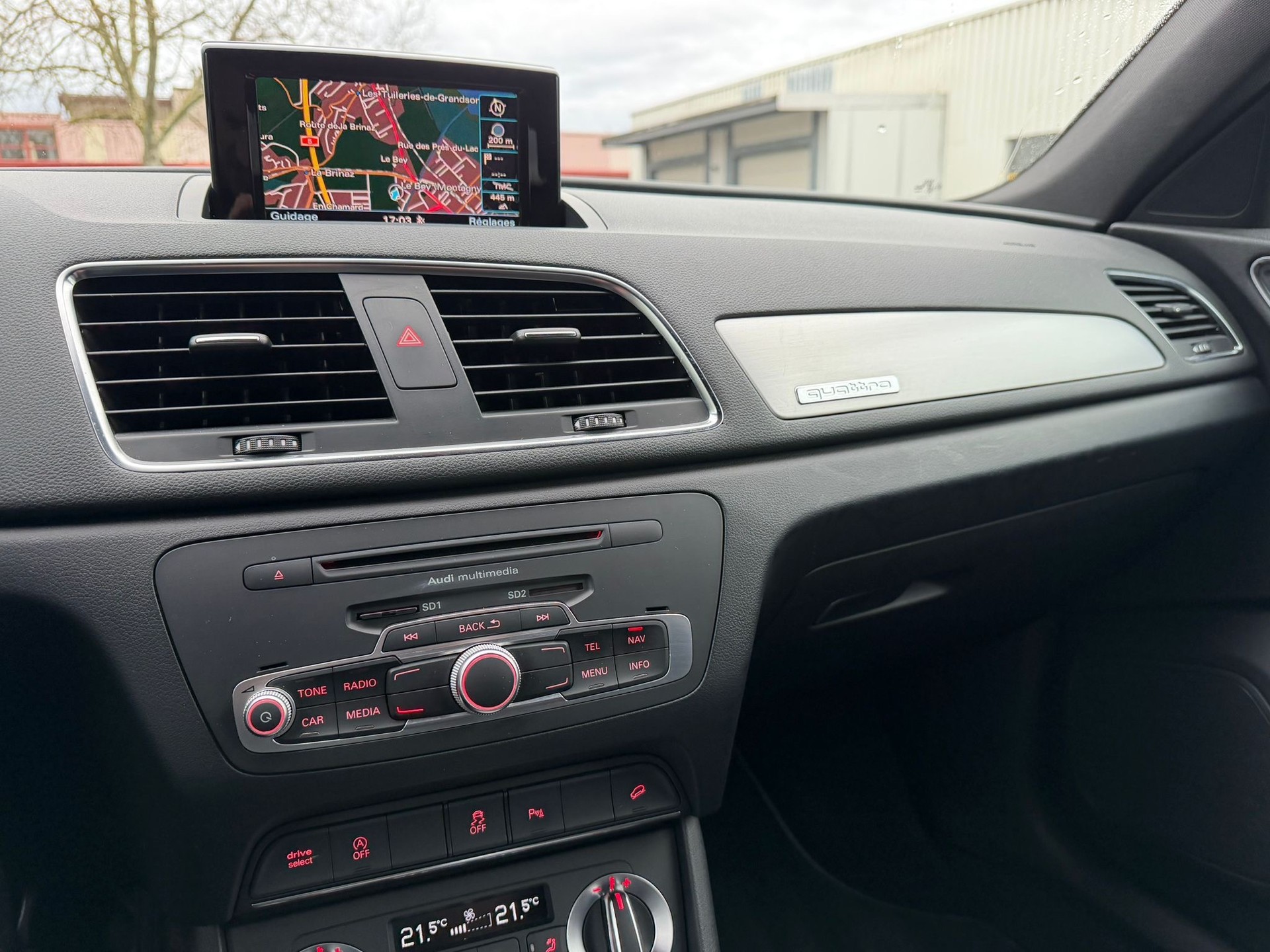 AUDI Q3 2.0 TDI quattro S-tronic-image-9