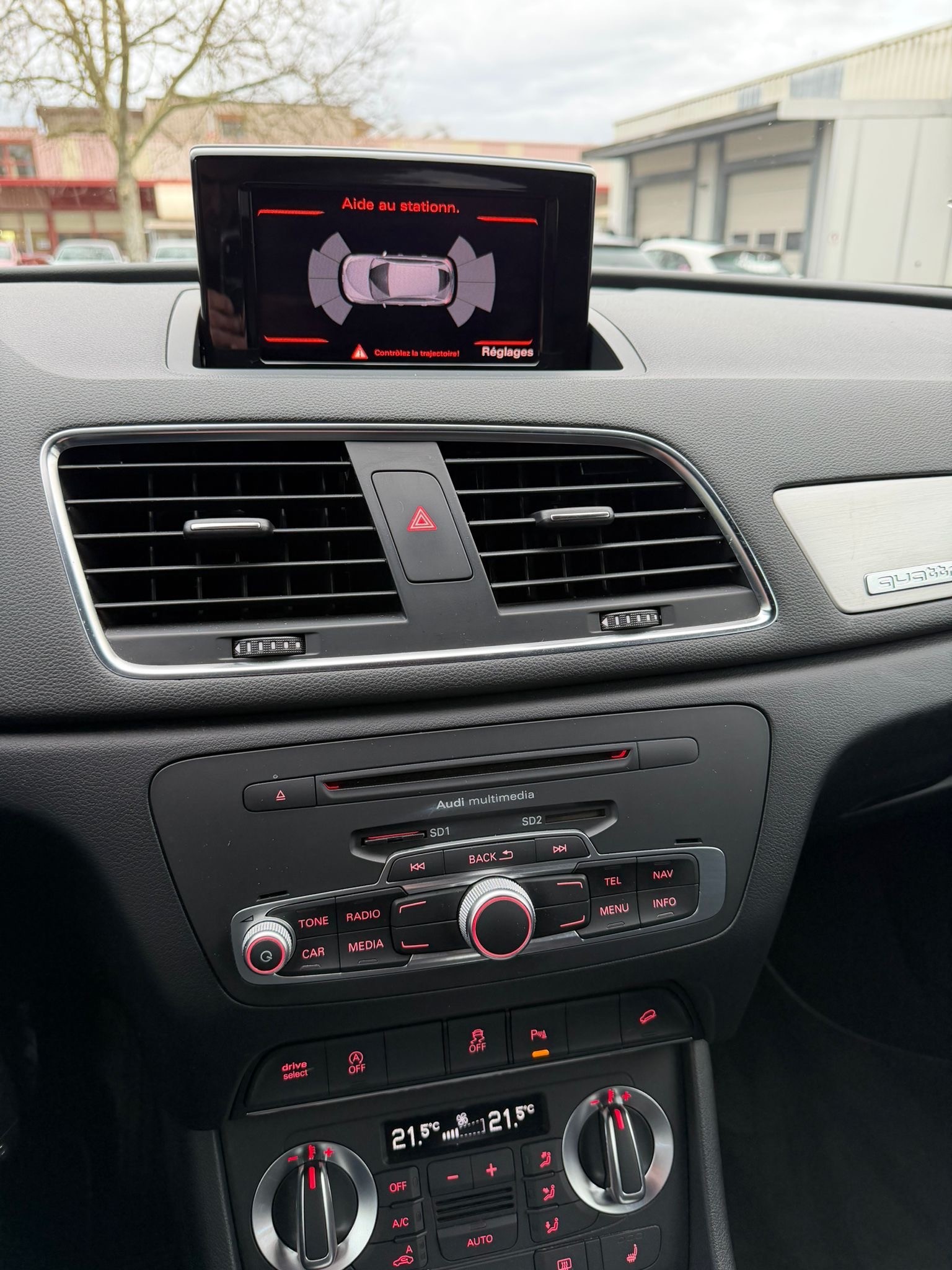 AUDI Q3 2.0 TDI quattro S-tronic-image-10