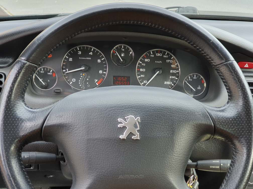 PEUGEOT 406 3.0 V6 Coupé Pininfarina-image-13