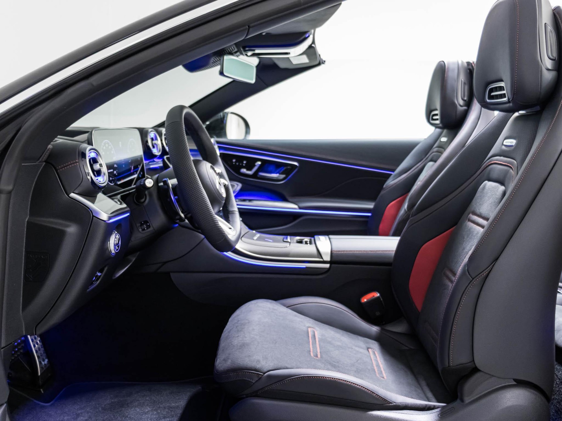 MERCEDES-BENZ CLE 53 AMG 4MATIC+ Cabriolet-image-6