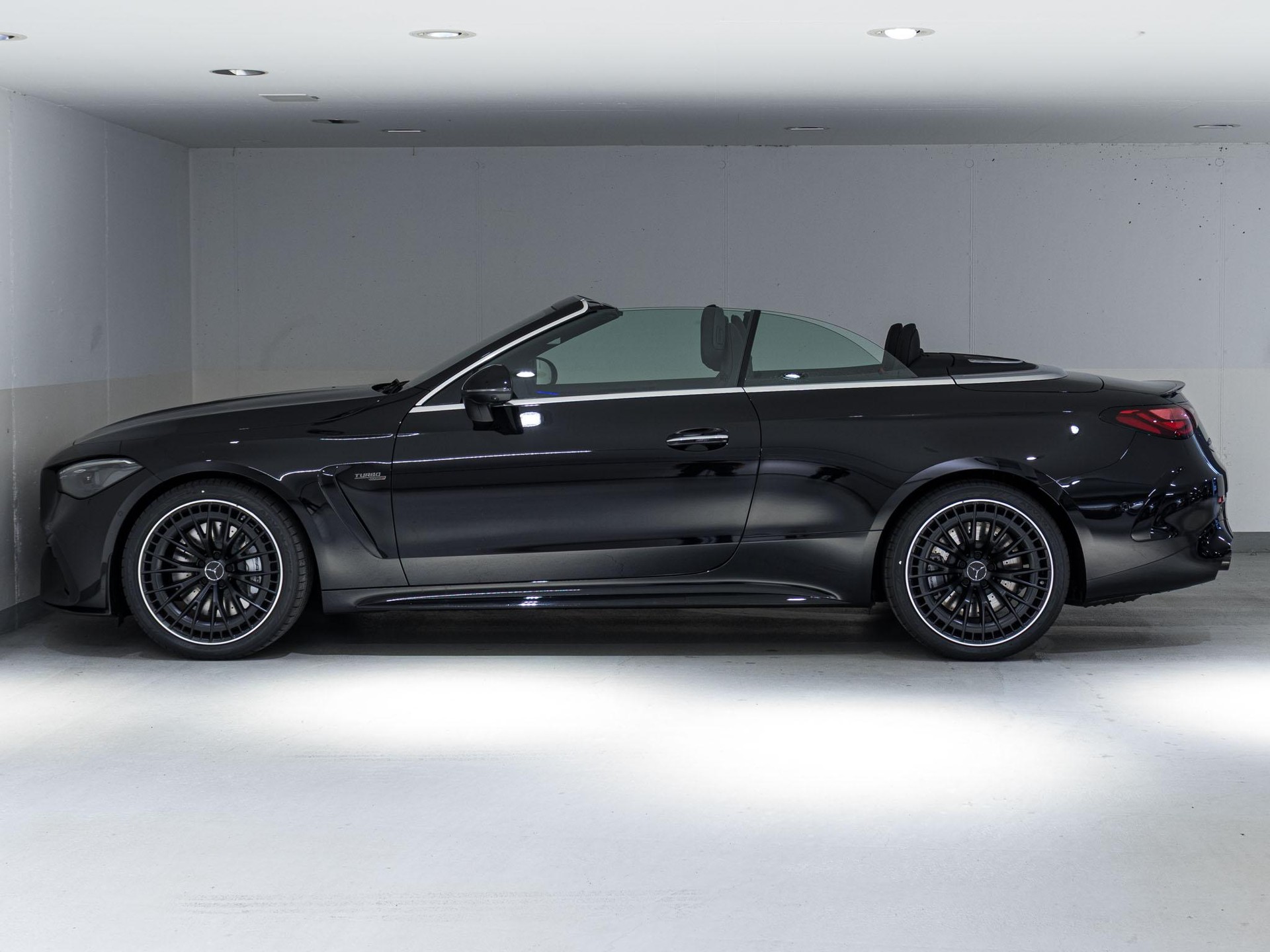 MERCEDES-BENZ CLE 53 AMG 4MATIC+ Cabriolet-image-4