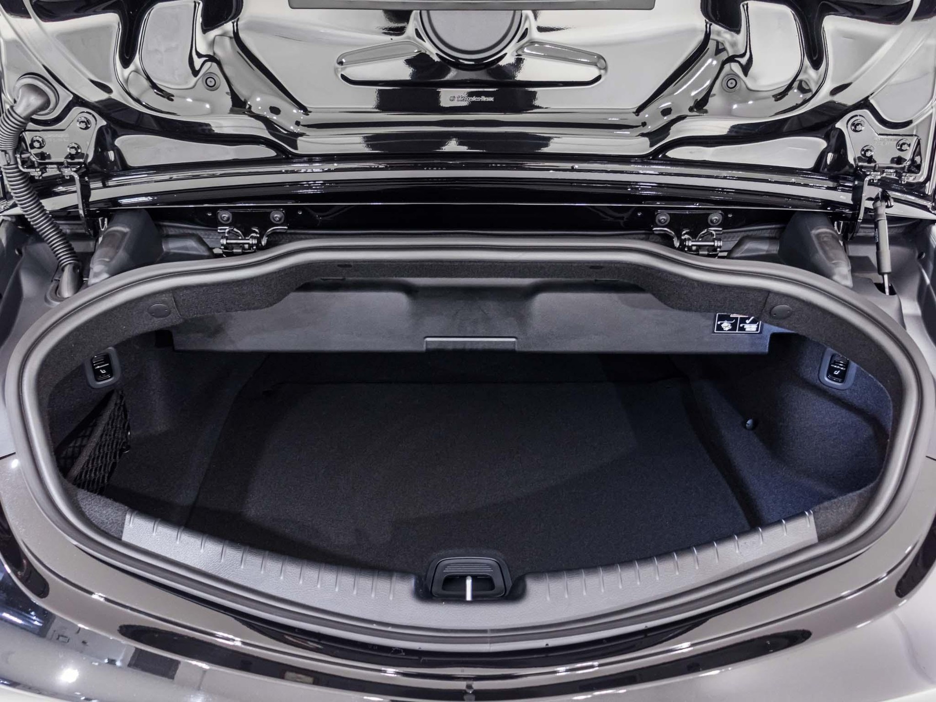 MERCEDES-BENZ CLE 53 AMG 4MATIC+ Cabriolet-image-12