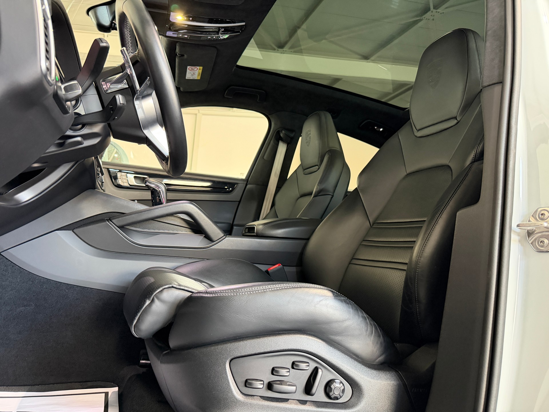PORSCHE Cayenne Coupé E-Hybrid (CH) inkl. Approved Garantie-image-18