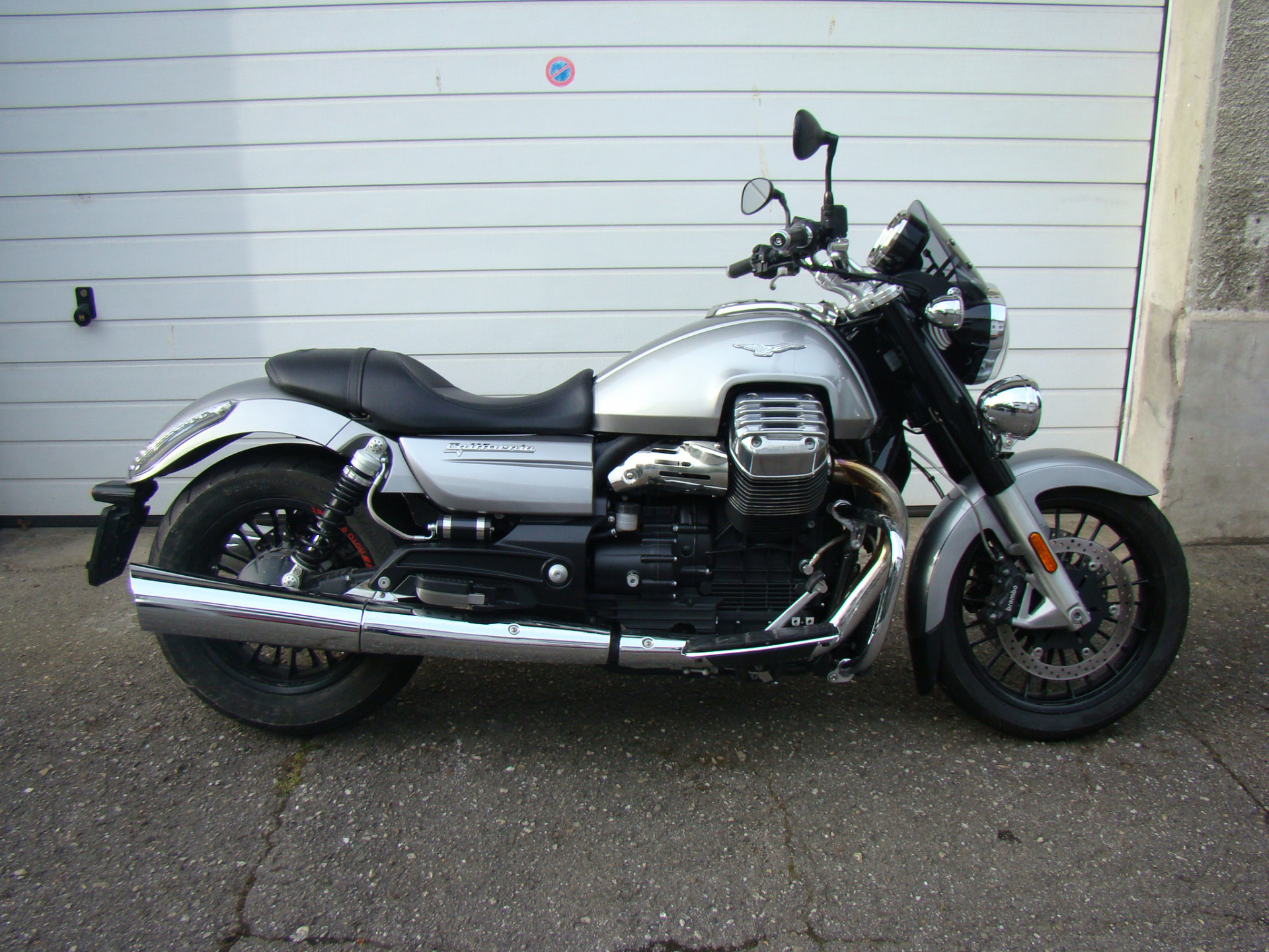 MOTO GUZZI California 1400-showroom-element-2