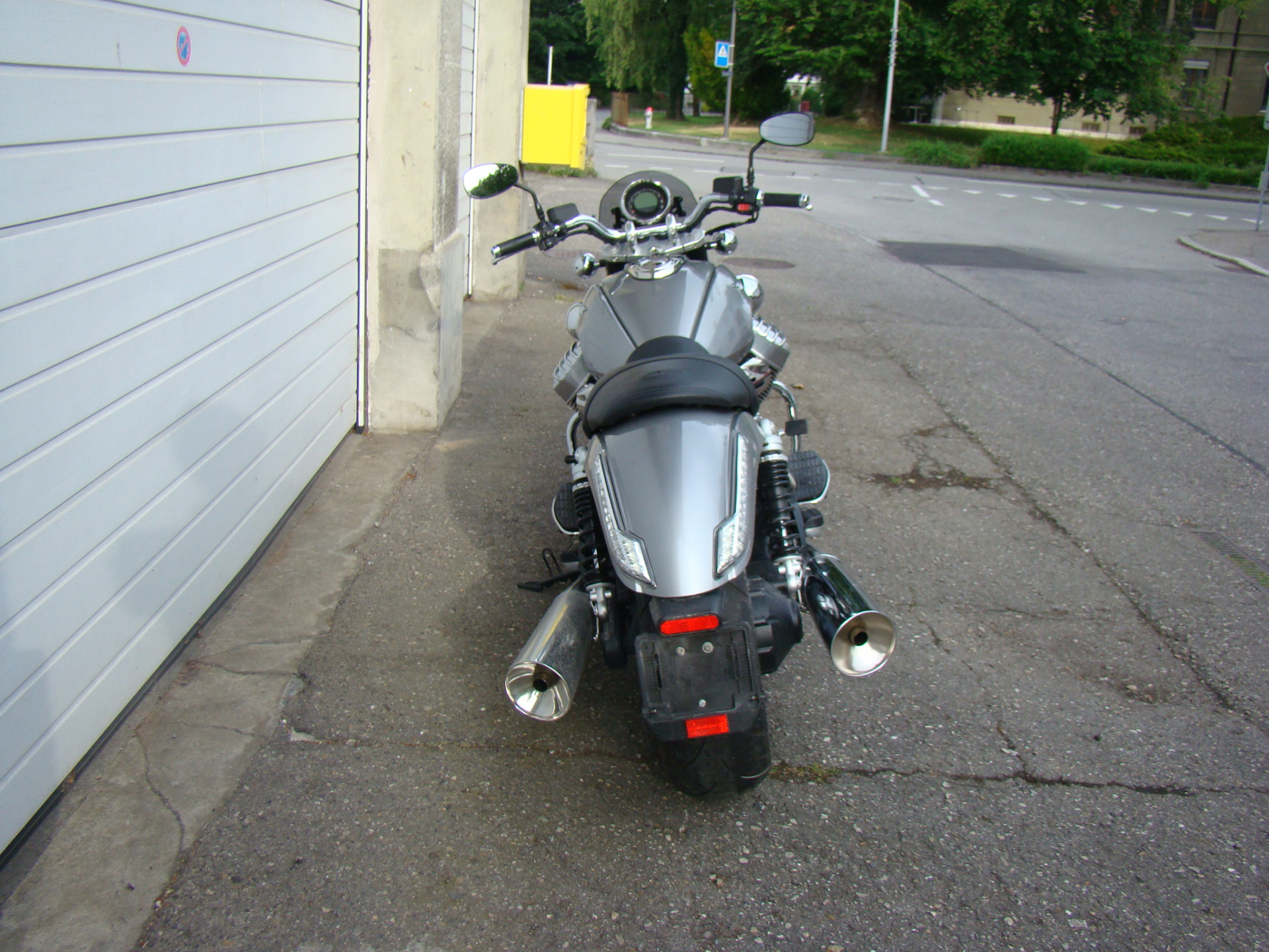 MOTO GUZZI California 1400-showroom-element-3