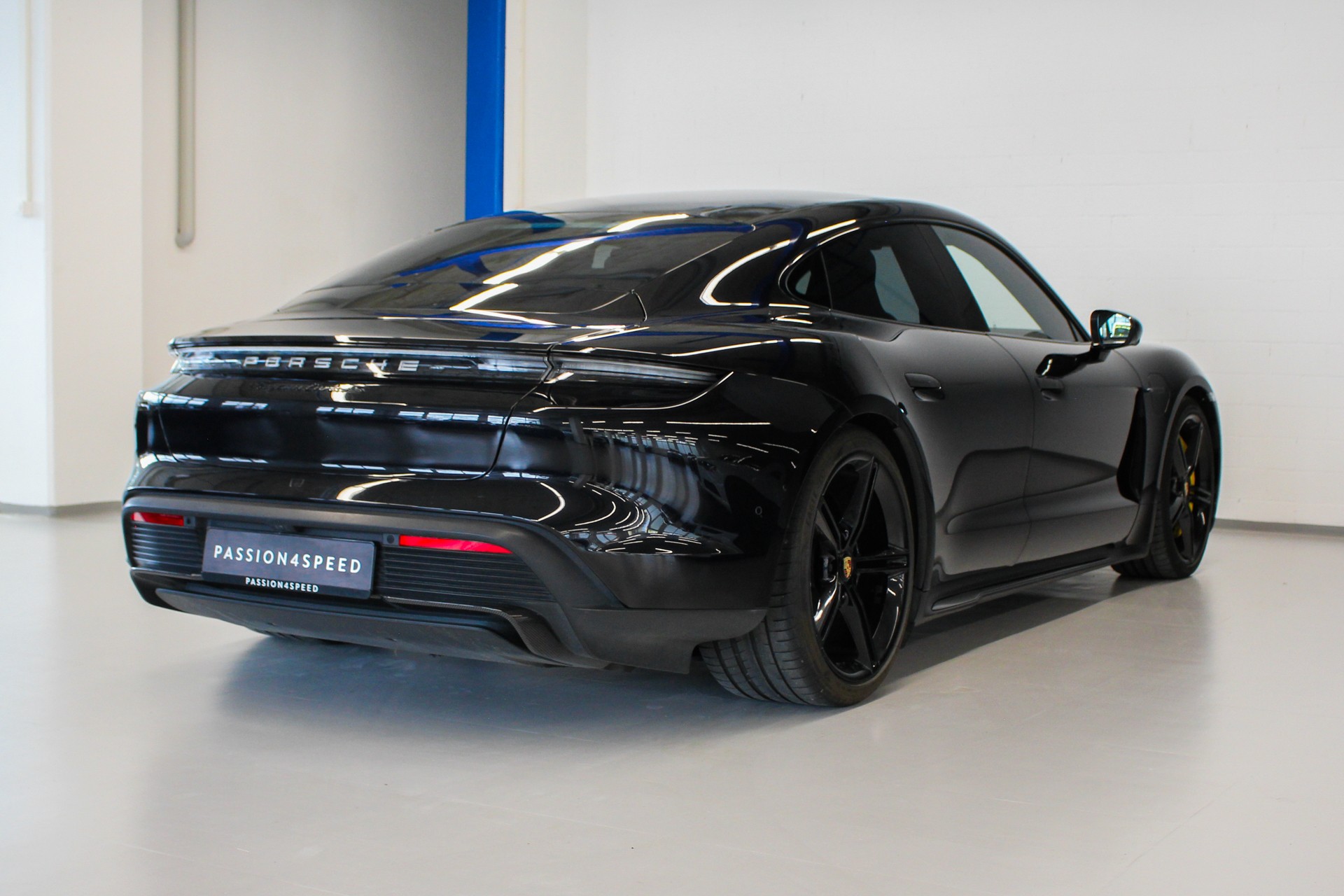 PORSCHE Taycan Turbo S-image-4