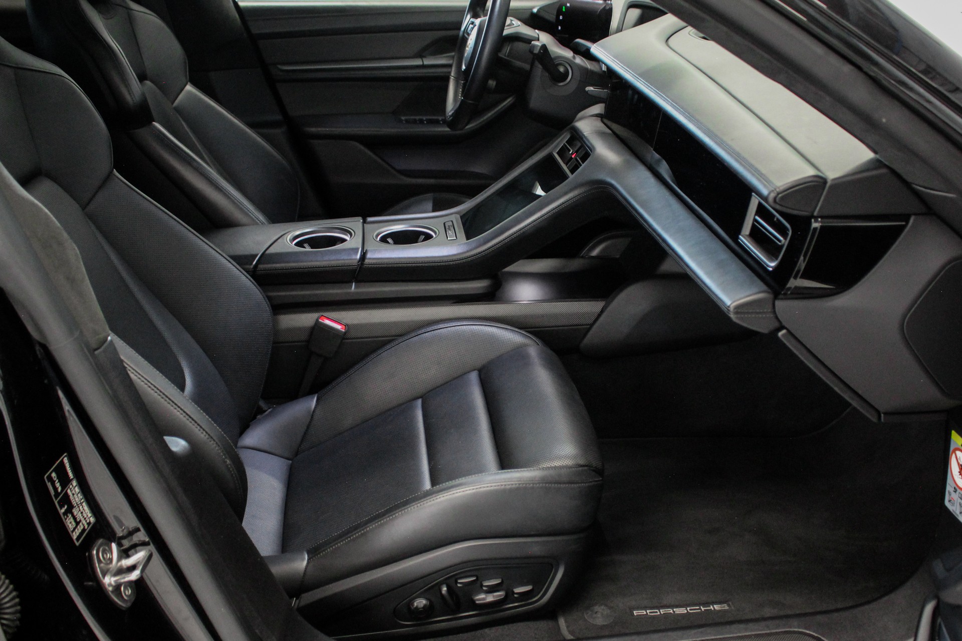 PORSCHE Taycan Turbo S-image-9