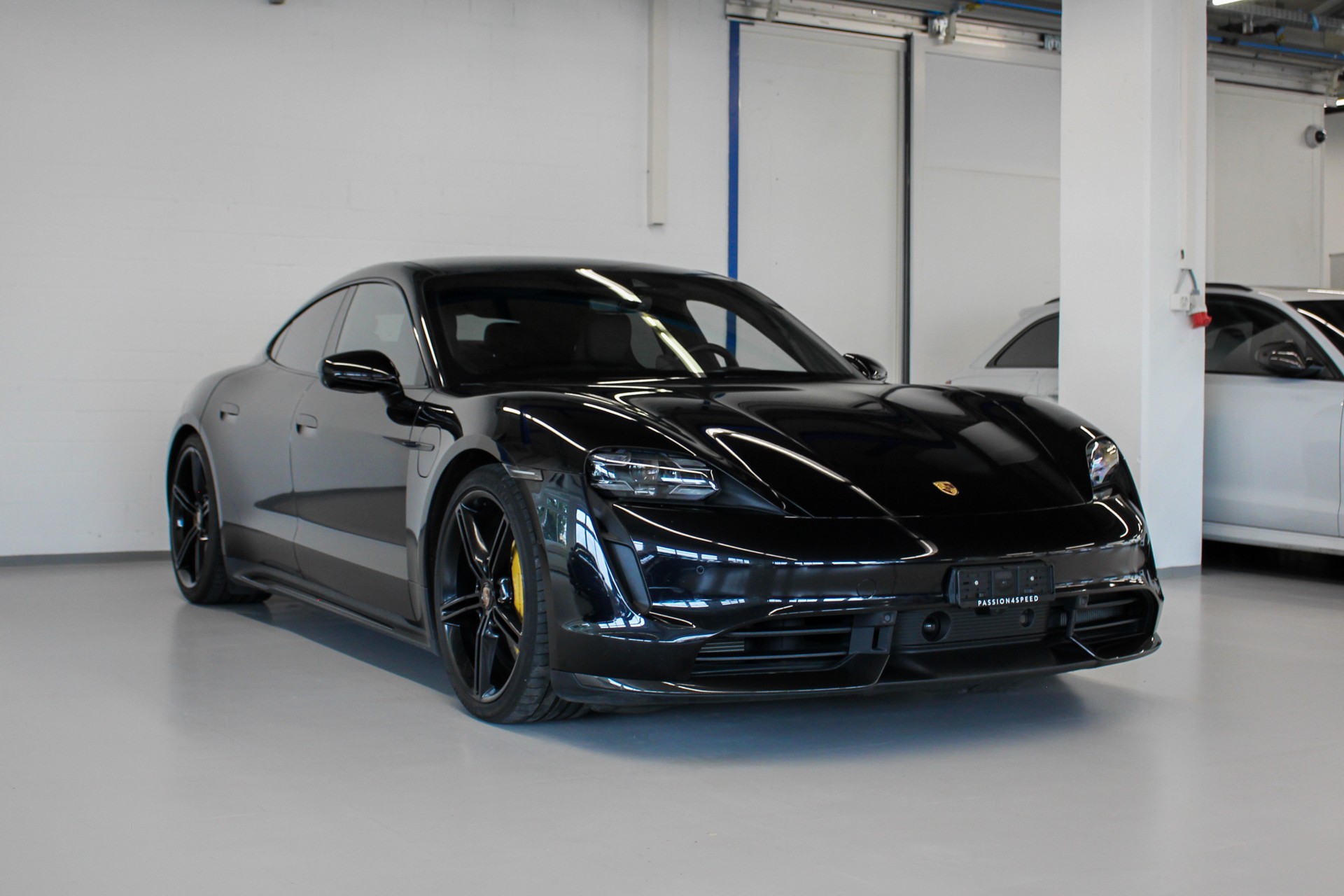 PORSCHE Taycan Turbo S-image-2