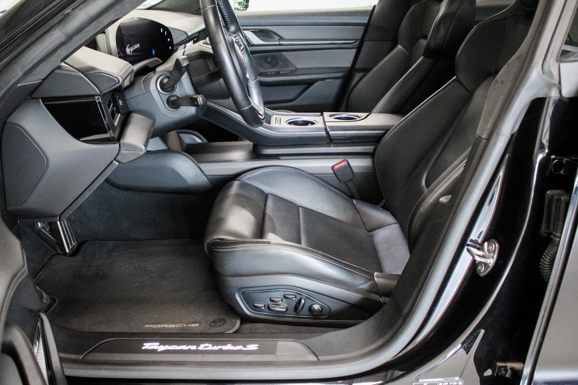 PORSCHE Taycan Turbo S-image-6