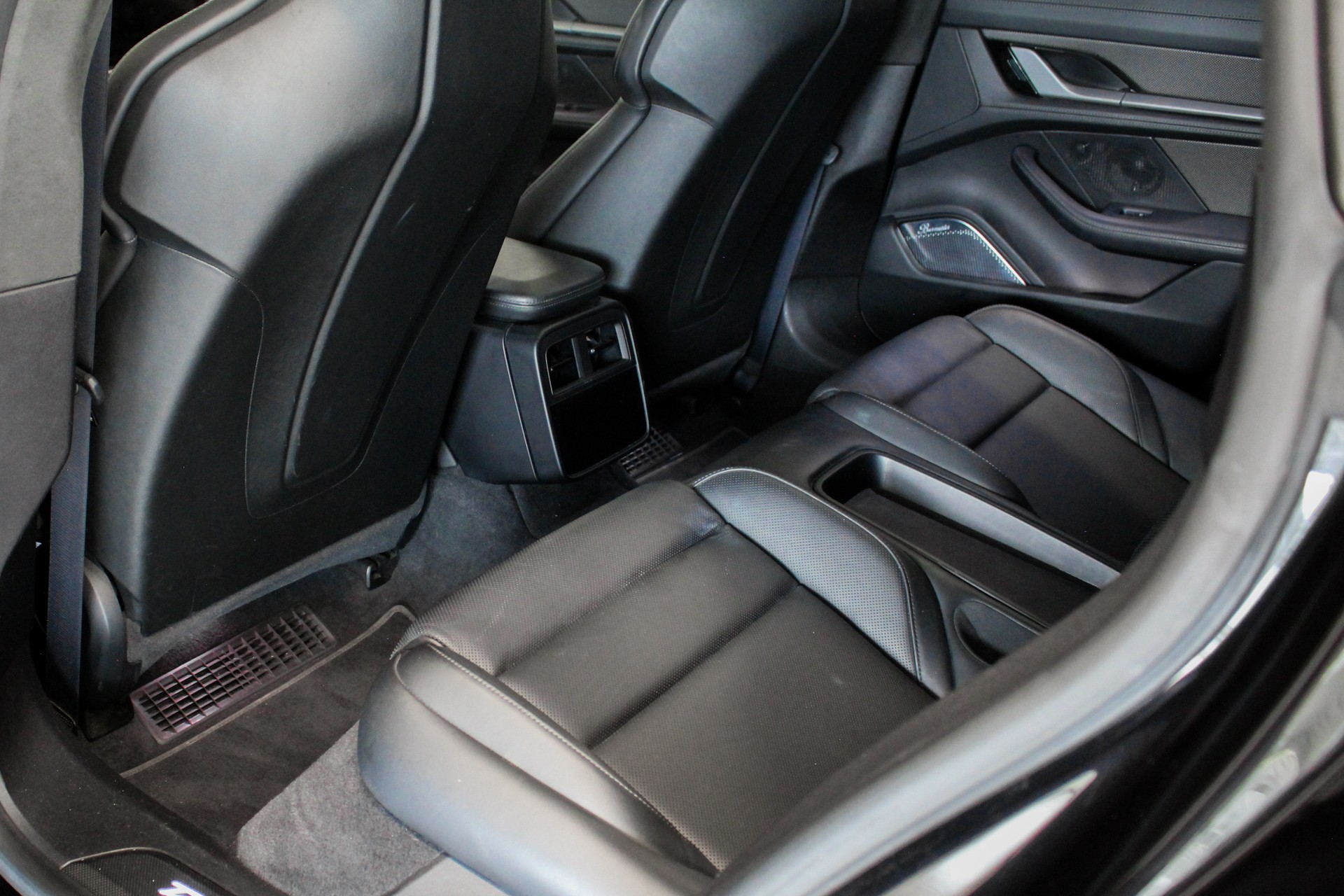 PORSCHE Taycan Turbo S-image-14