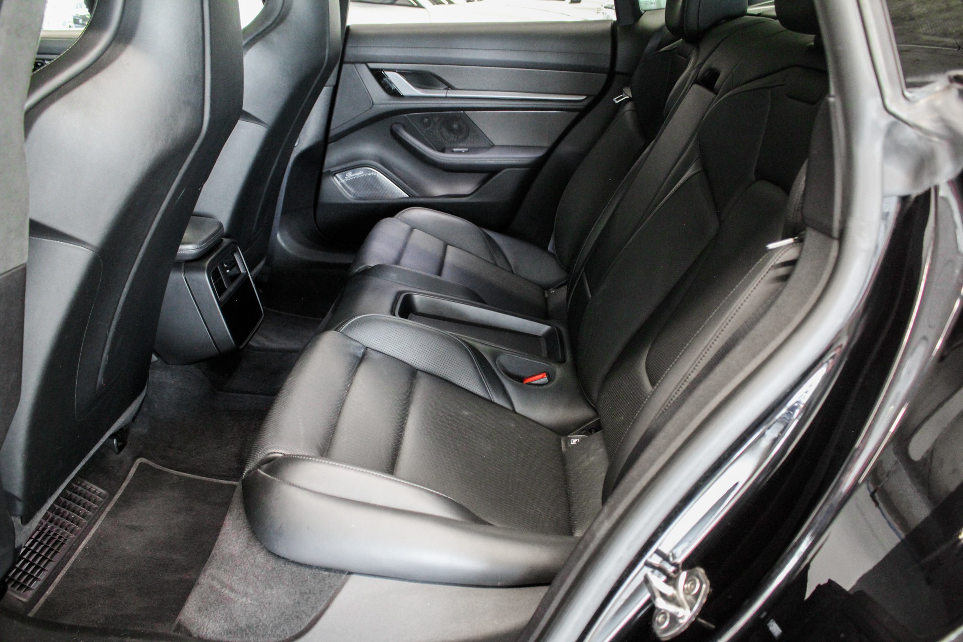 PORSCHE Taycan Turbo S-image-13
