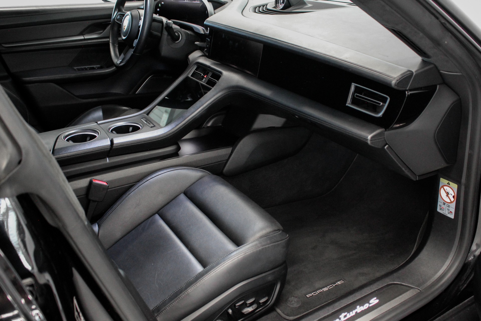 PORSCHE Taycan Turbo S-image-10