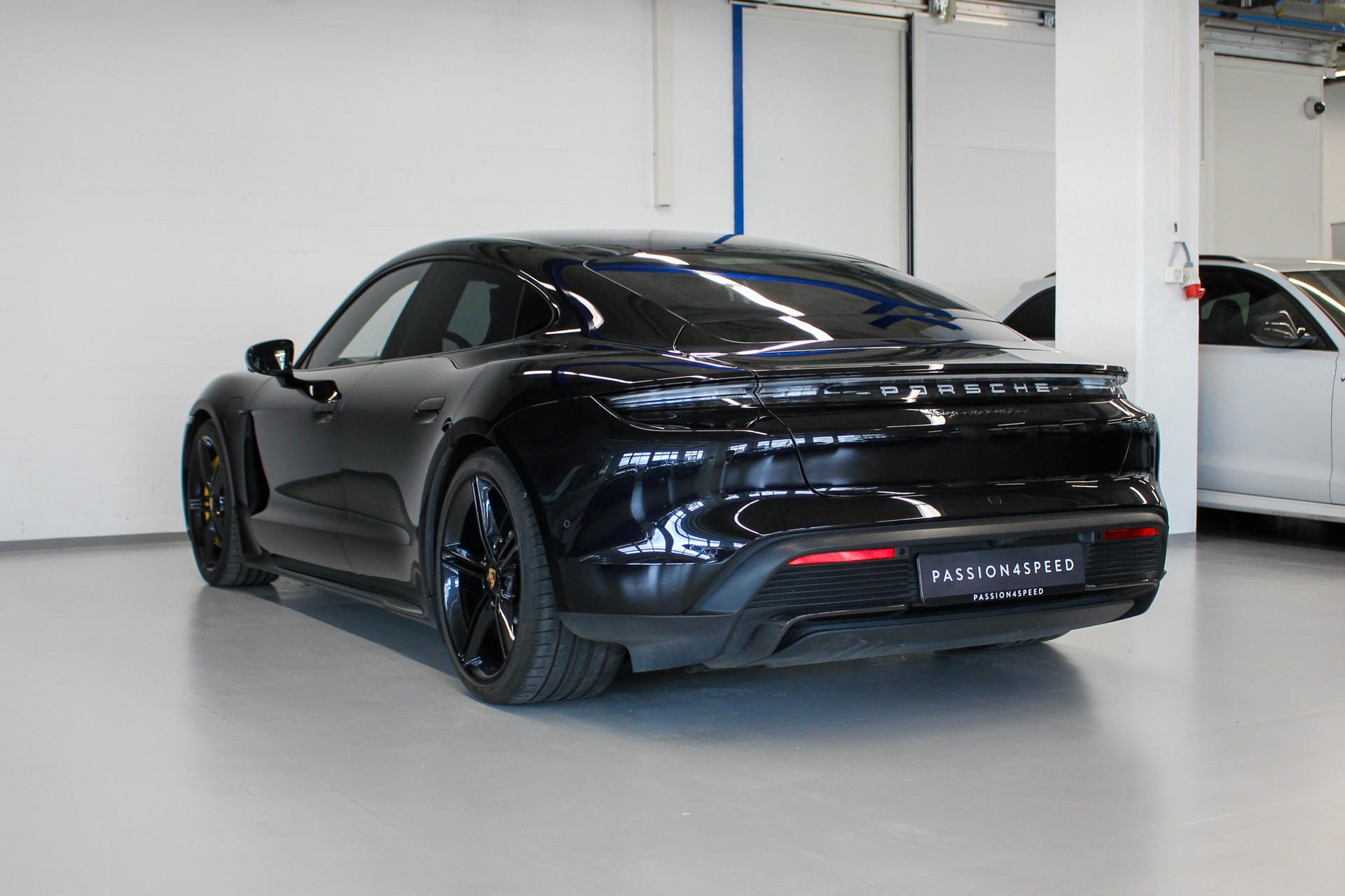 PORSCHE Taycan Turbo S-image-5