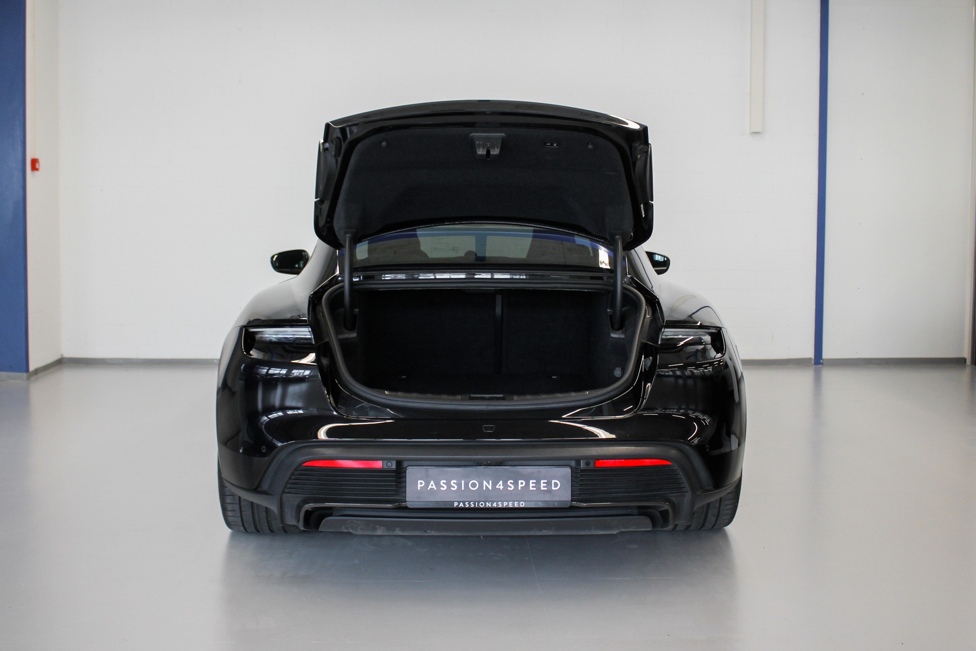 PORSCHE Taycan Turbo S-image-18