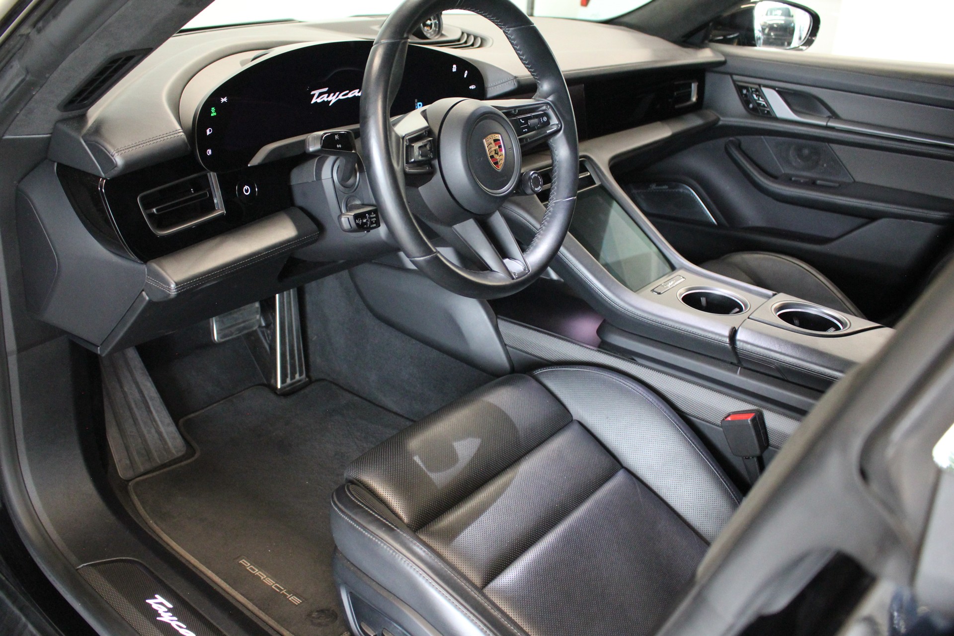 PORSCHE Taycan Turbo S-image-7