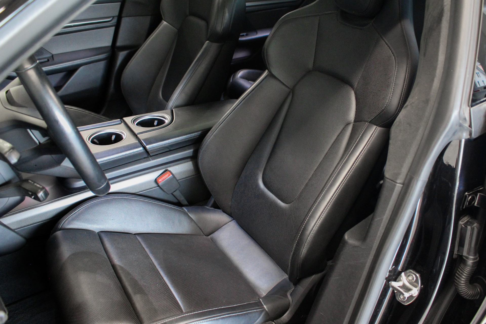 PORSCHE Taycan Turbo S-image-8