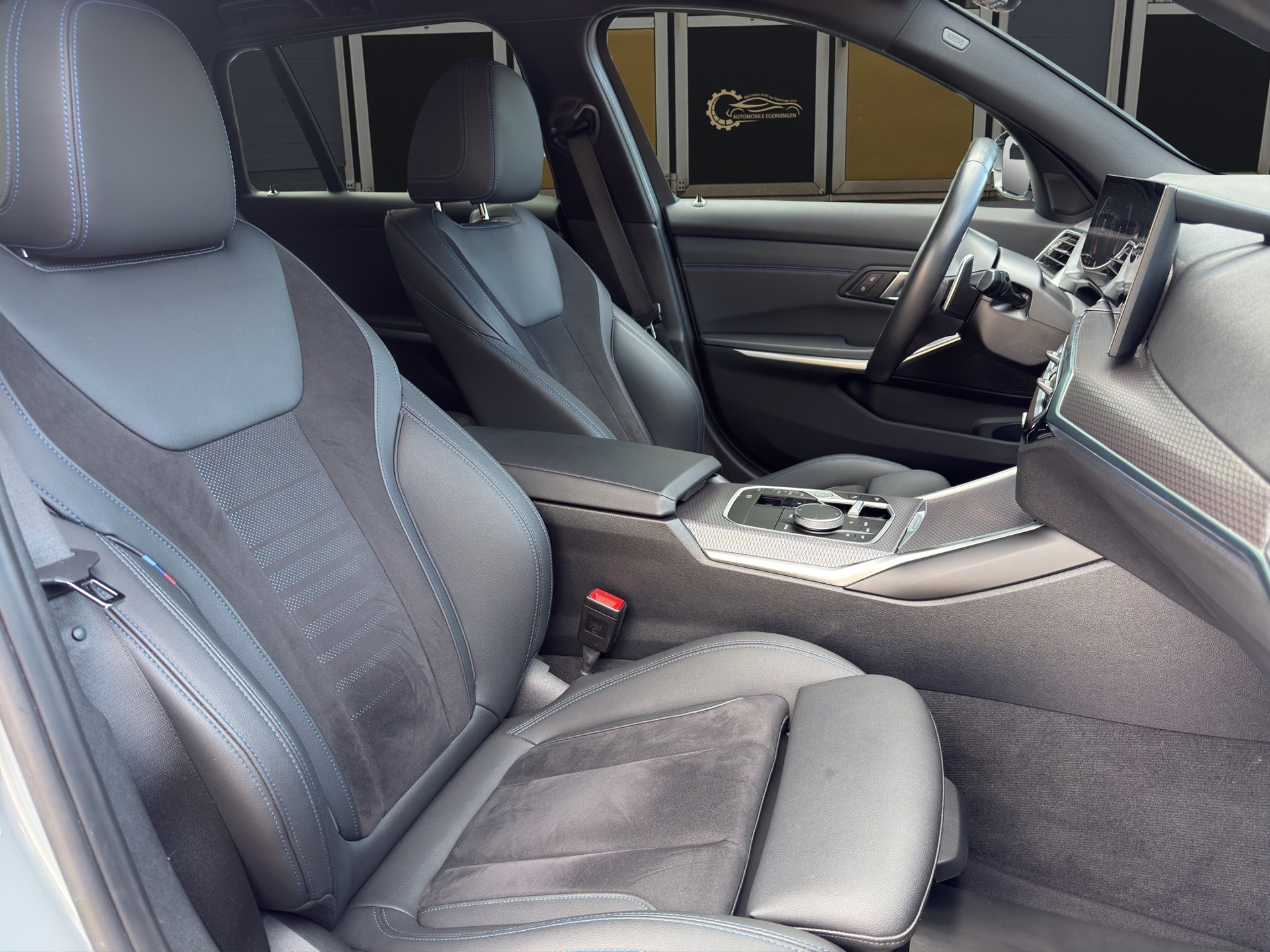 BMW 320d xDrive 48V Touring Steptronic M Sport-image-9