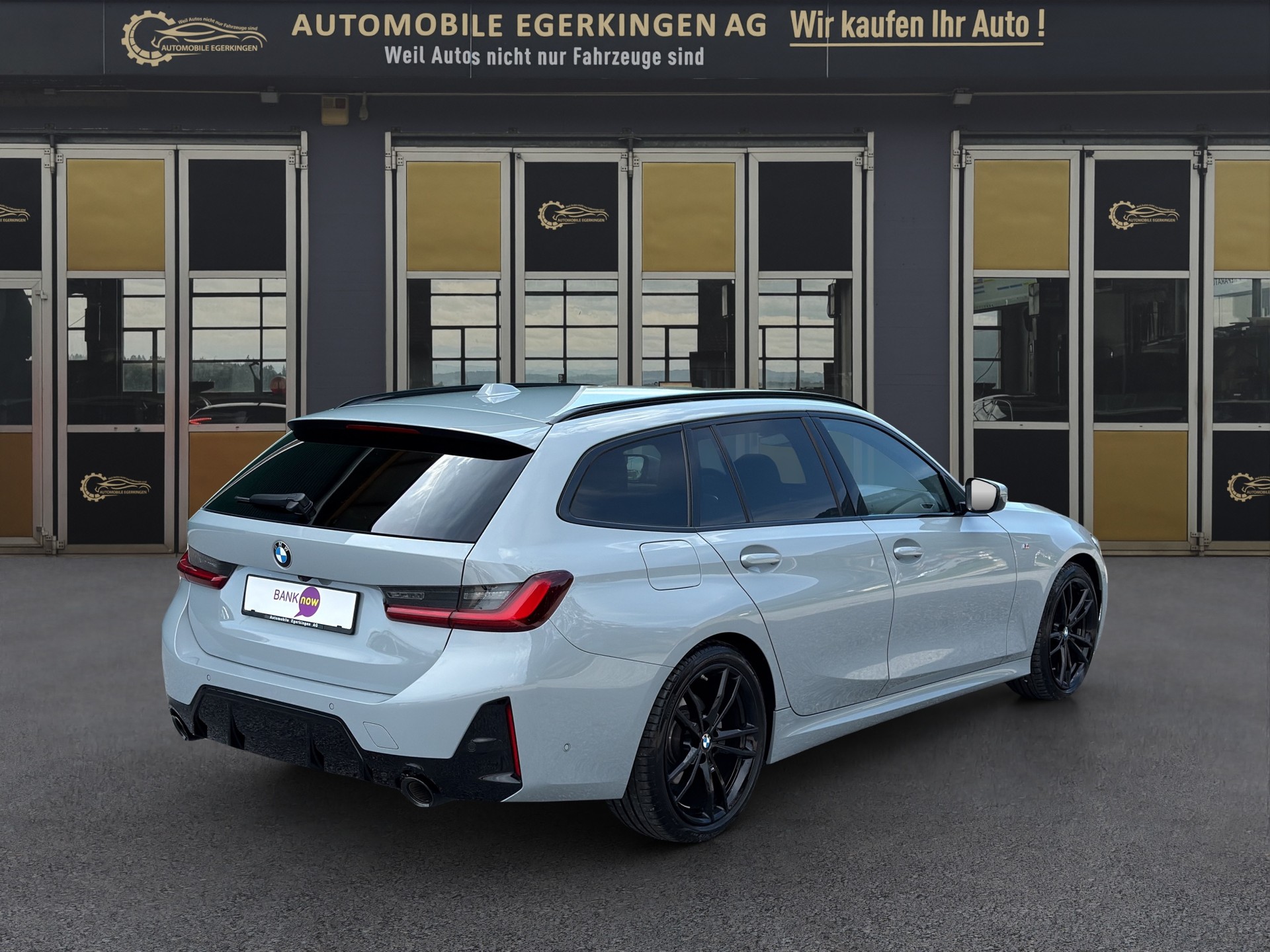 BMW 320d xDrive 48V Touring Steptronic M Sport-image-4