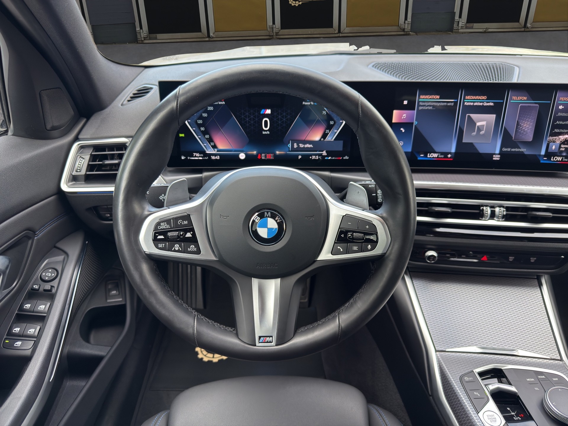 BMW 320d xDrive 48V Touring Steptronic M Sport-image-11
