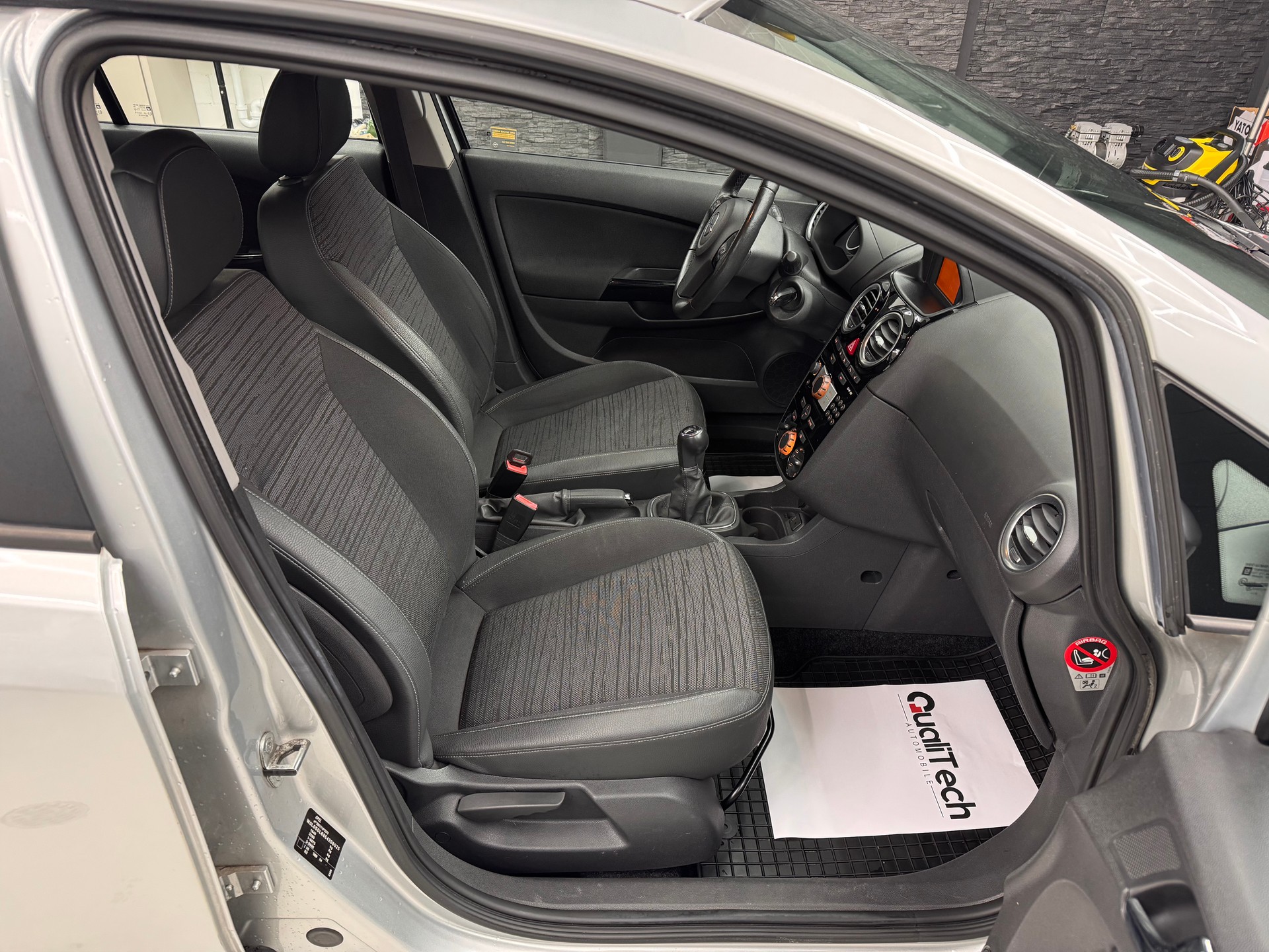 OPEL Corsa 1.4 TP Color Edition-image-8
