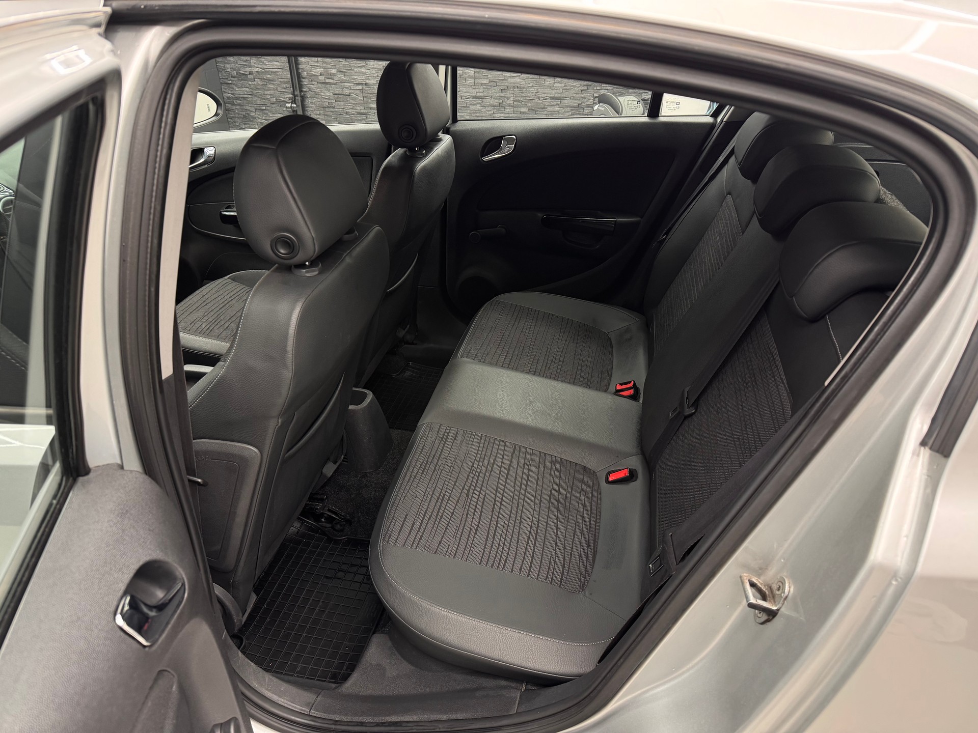 OPEL Corsa 1.4 TP Color Edition-image-13