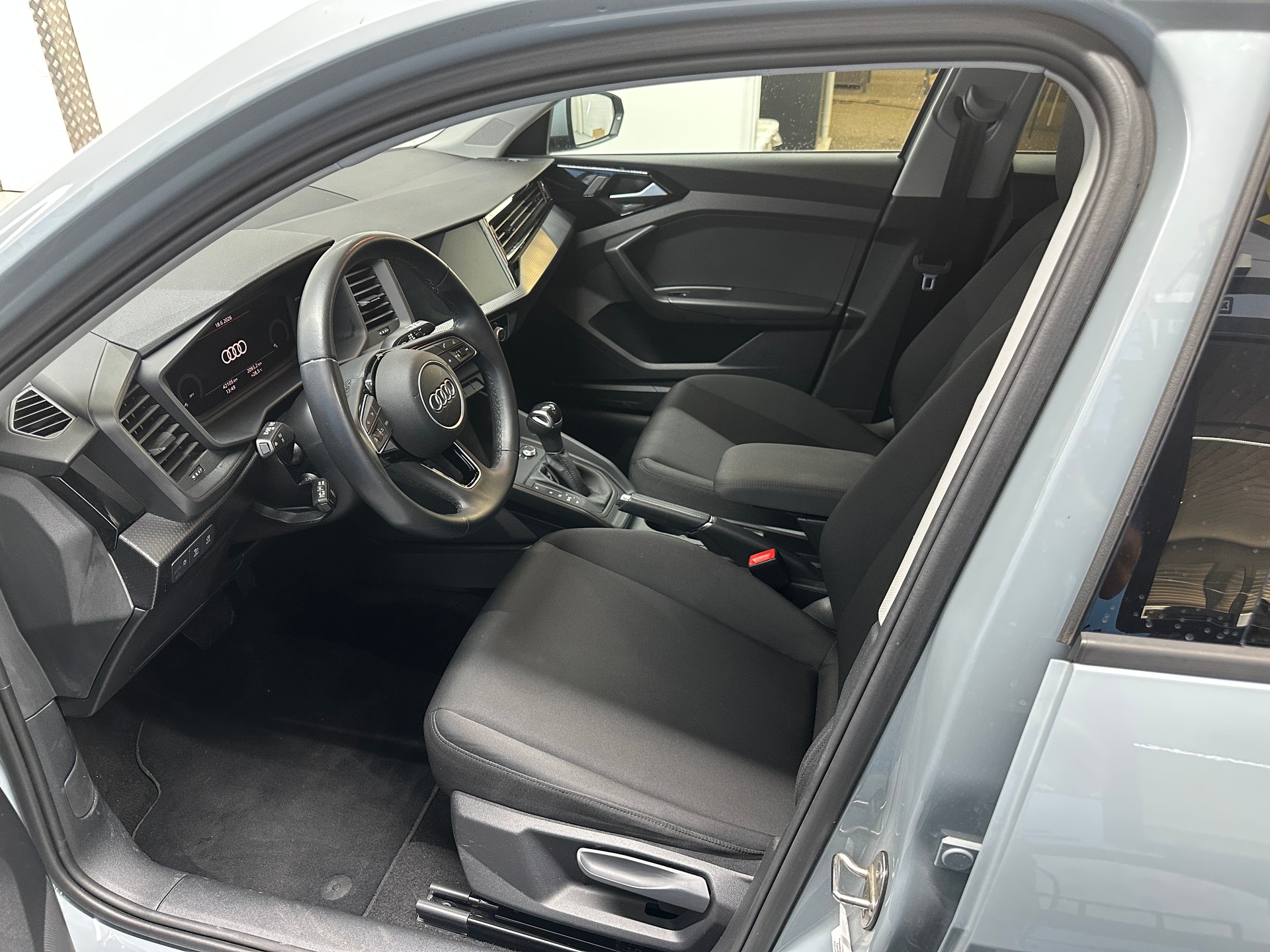 AUDI A1 Sportback 30 TFSI S-tronic-image-6