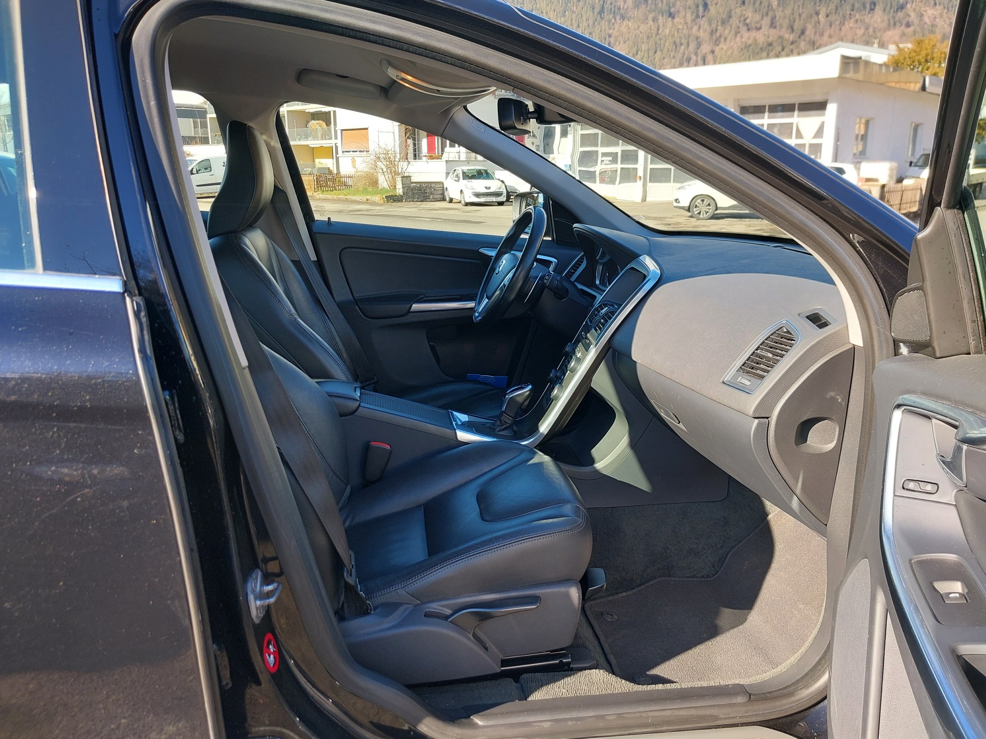 VOLVO XC60 D4 AWD Summum Geartronic-image-6